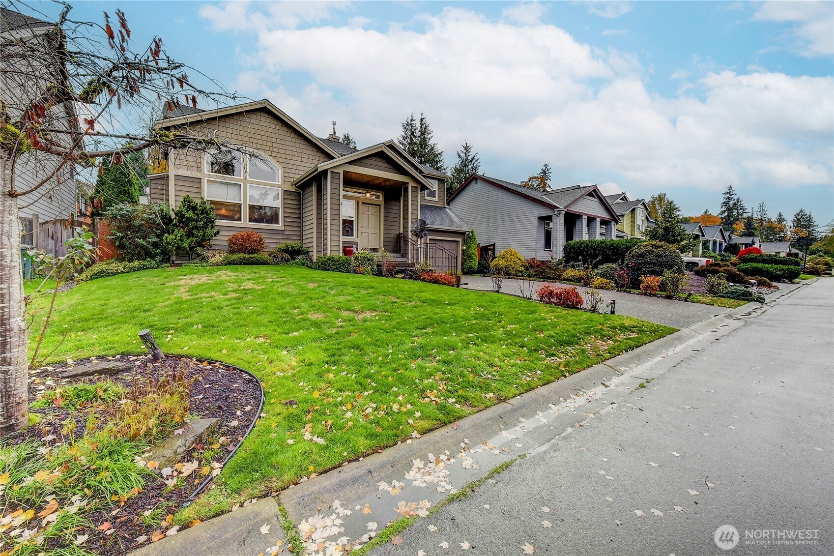 Kenmore, Washington, 98028, United States, 4 Bedrooms Bedrooms, ,3 BathroomsBathrooms,Residential,Pending,1824038