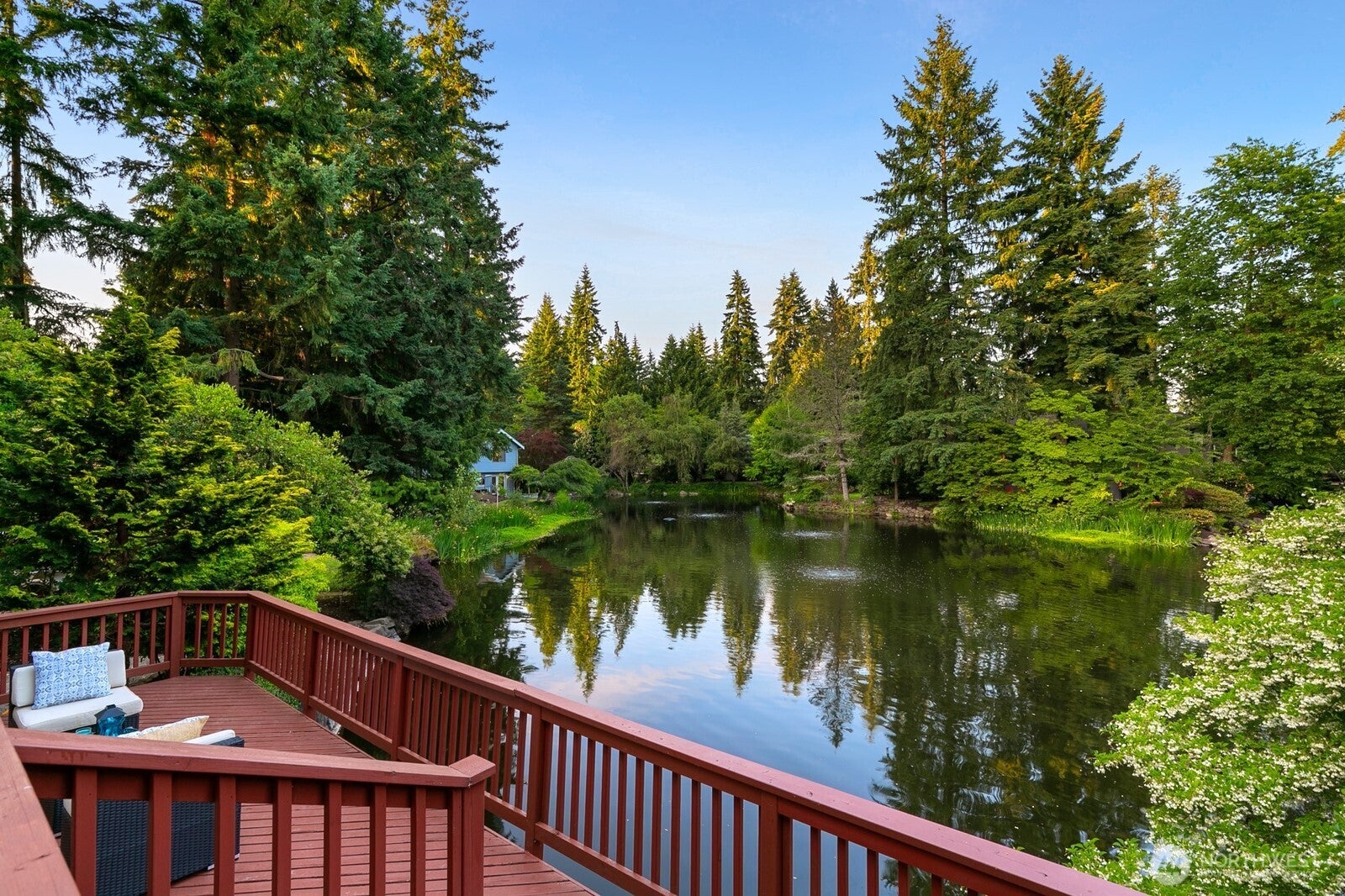 Kirkland, Washington, 98033, United States, 4 Bedrooms Bedrooms, ,3 BathroomsBathrooms,Residential,Active,1909901