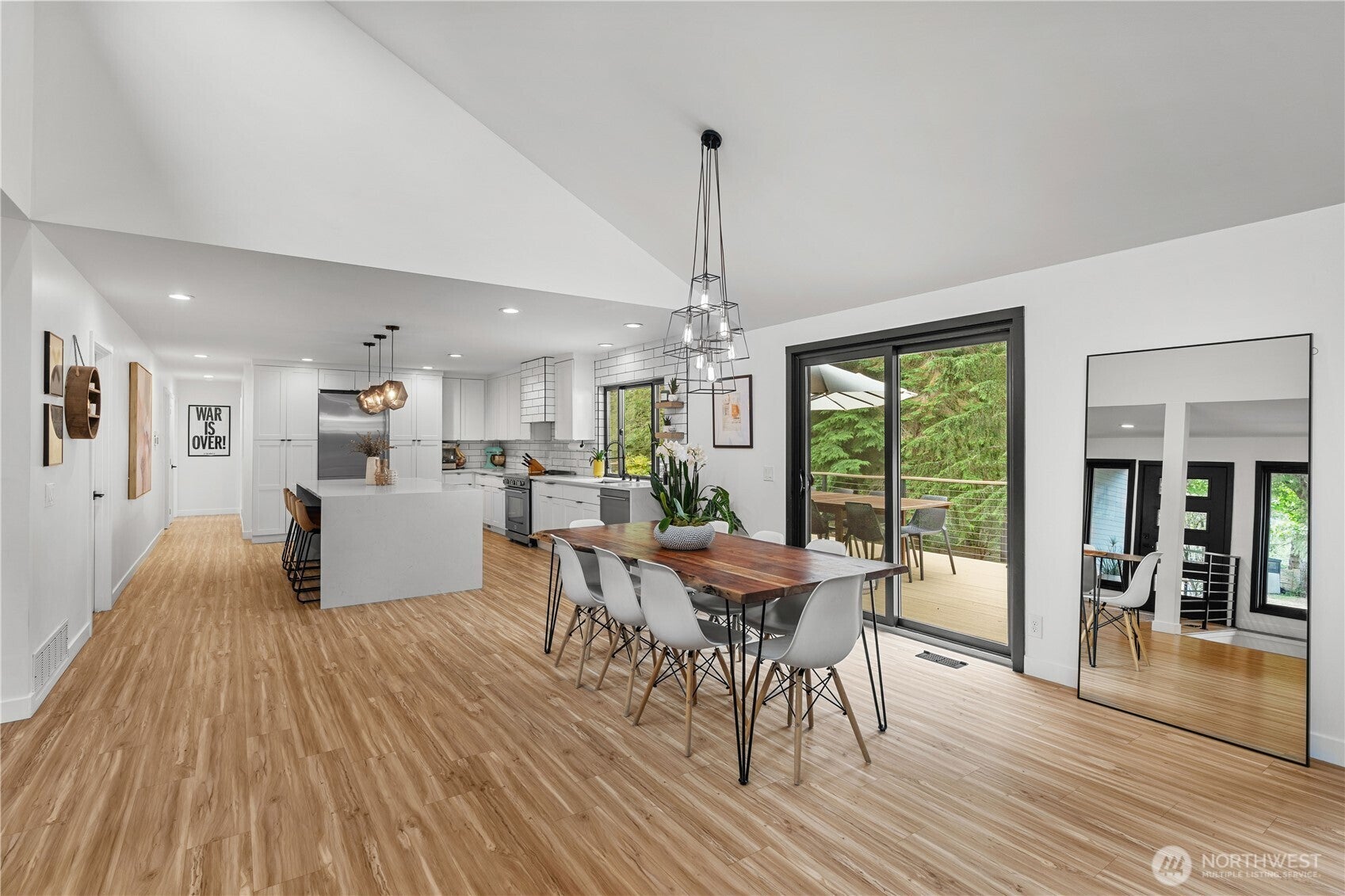 Issaquah, Washington, 98027, United States, 4 Bedrooms Bedrooms, ,3 BathroomsBathrooms,Residential,Active,1892612