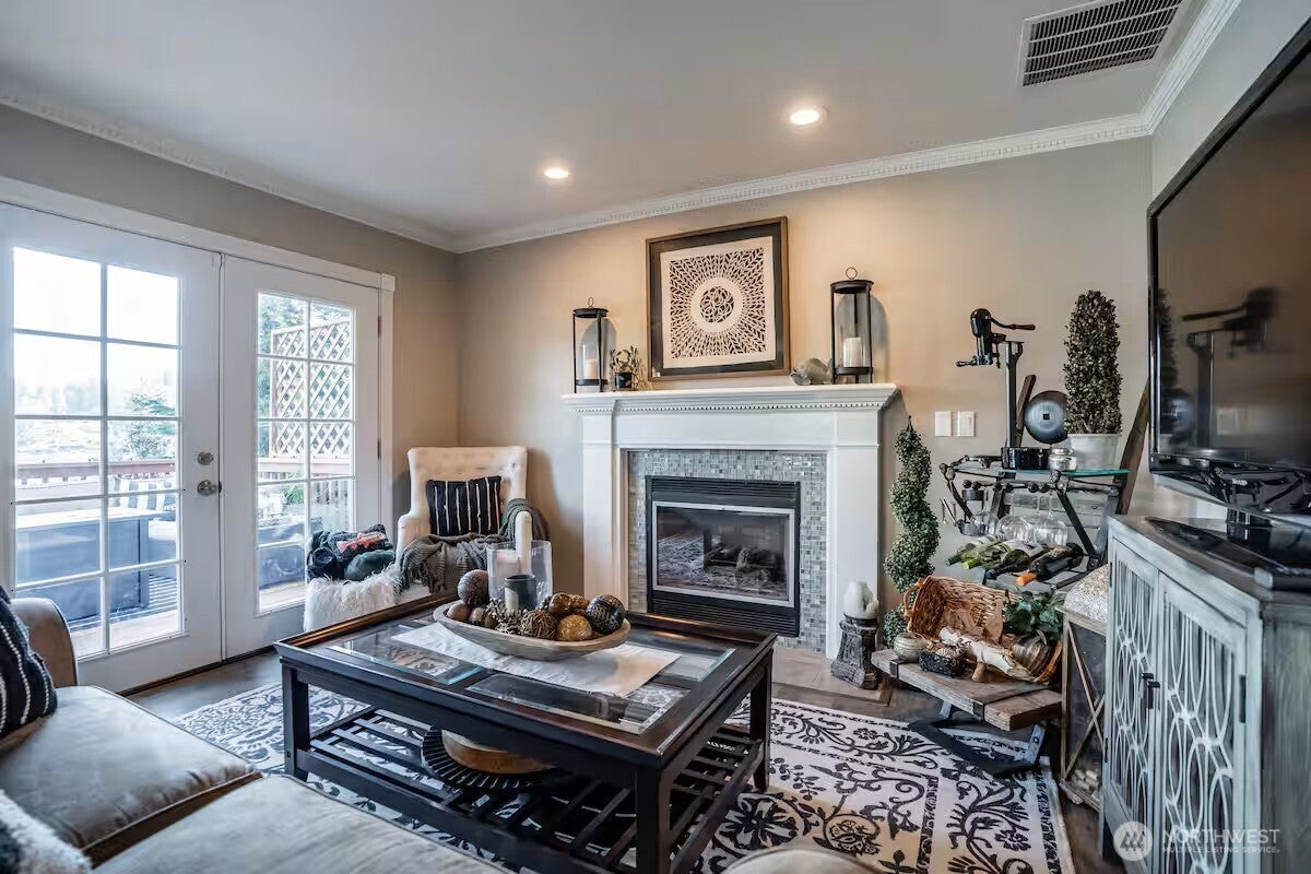 Lakewood, Washington, 98498, United States, 4 Bedrooms Bedrooms, ,4 BathroomsBathrooms,Residential,Active,1988477