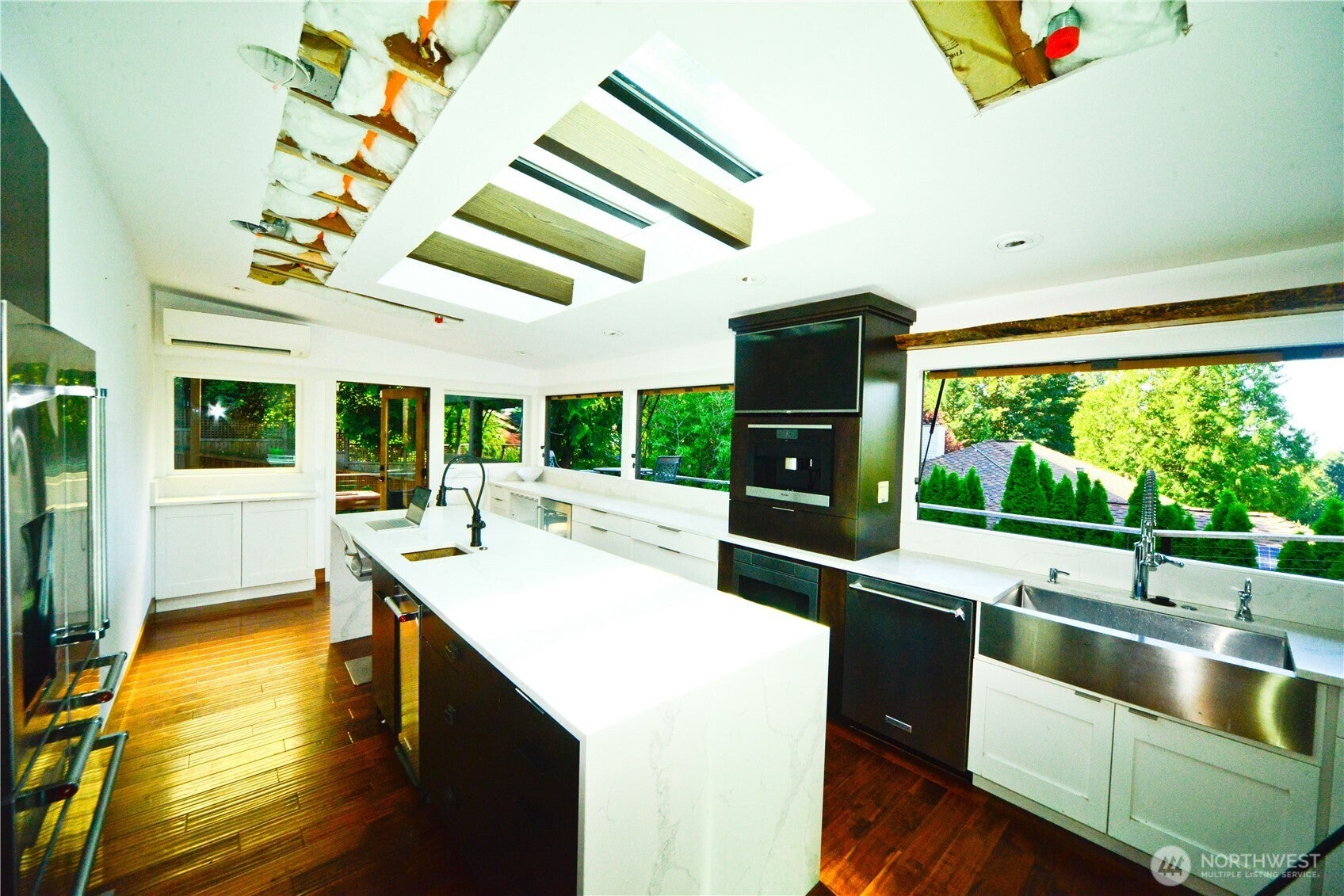 Kirkland, Washington, 98033, United States, 3 Bedrooms Bedrooms, ,3 BathroomsBathrooms,Residential,Active,1945839