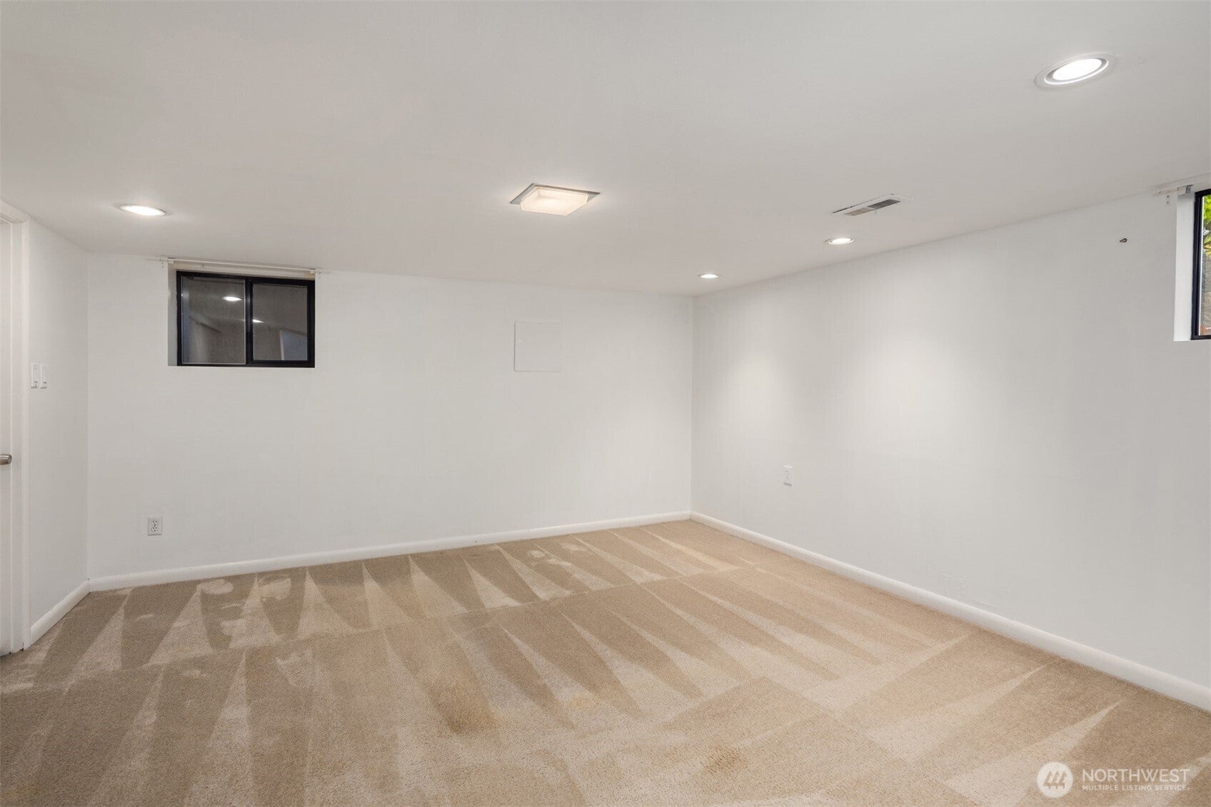 Seattle, Washington, 98125, United States, 7 Bedrooms Bedrooms, ,3 BathroomsBathrooms,Residential,Active,1999918