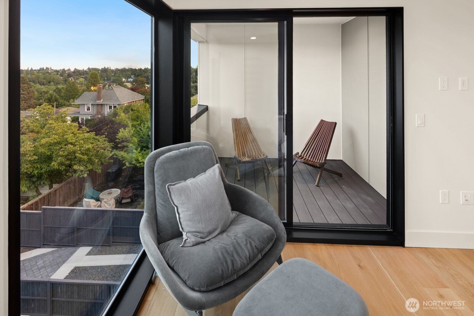 Seattle, Washington, 98118, United States, 5 Bedrooms Bedrooms, ,4 BathroomsBathrooms,Residential,Active,1909862