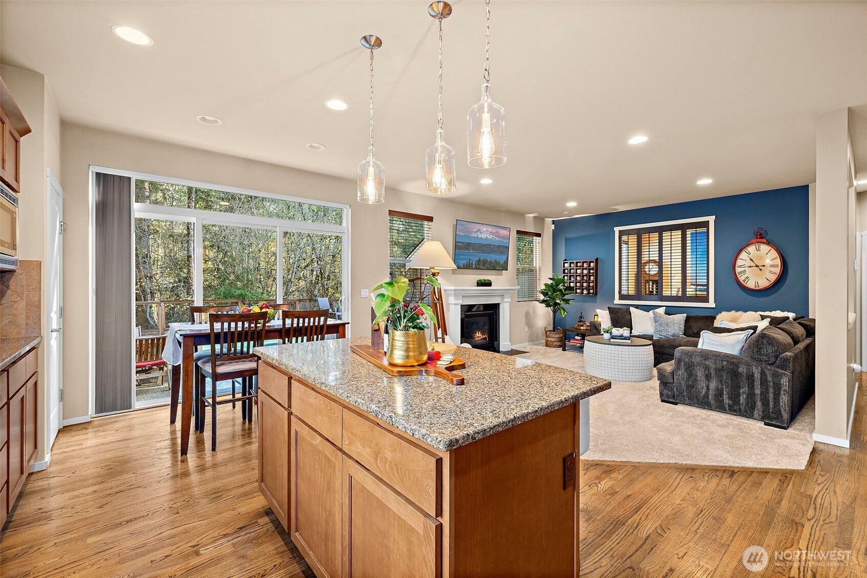 Snoqualmie, Washington, 98065, United States, 5 Bedrooms Bedrooms, ,3 BathroomsBathrooms,Residential,Active,1990623