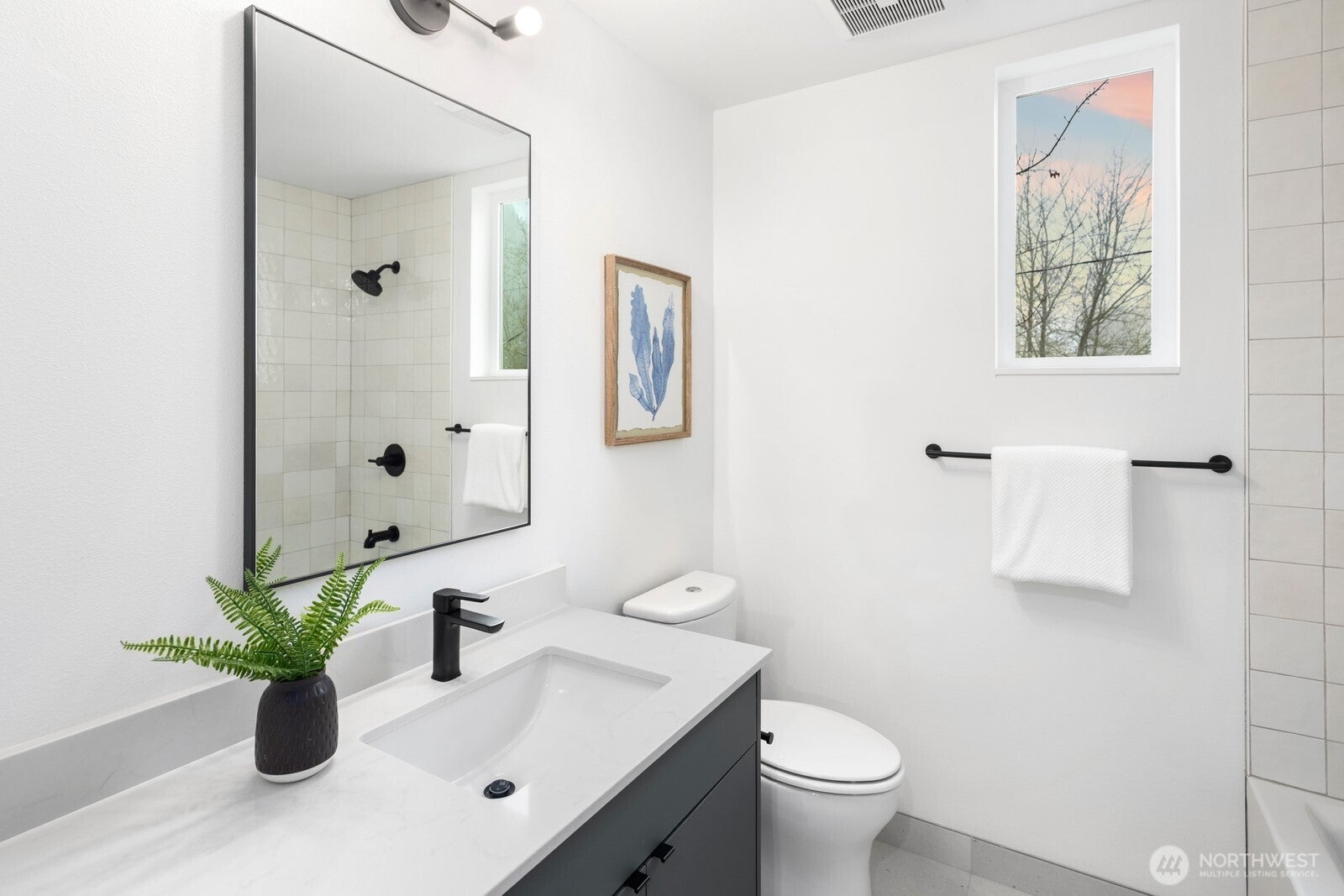 Seattle, Washington, 98122, United States, 4 Bedrooms Bedrooms, ,4 BathroomsBathrooms,Residential,Active,1992279