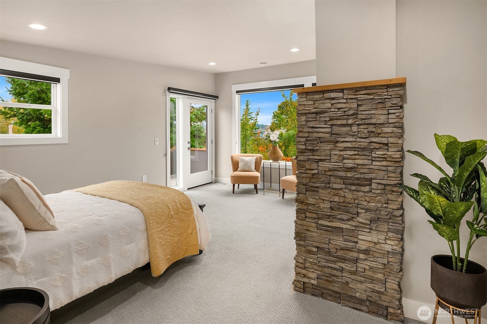 Kirkland, Washington, 98033, United States, 4 Bedrooms Bedrooms, ,5 BathroomsBathrooms,Residential,Active,1973549