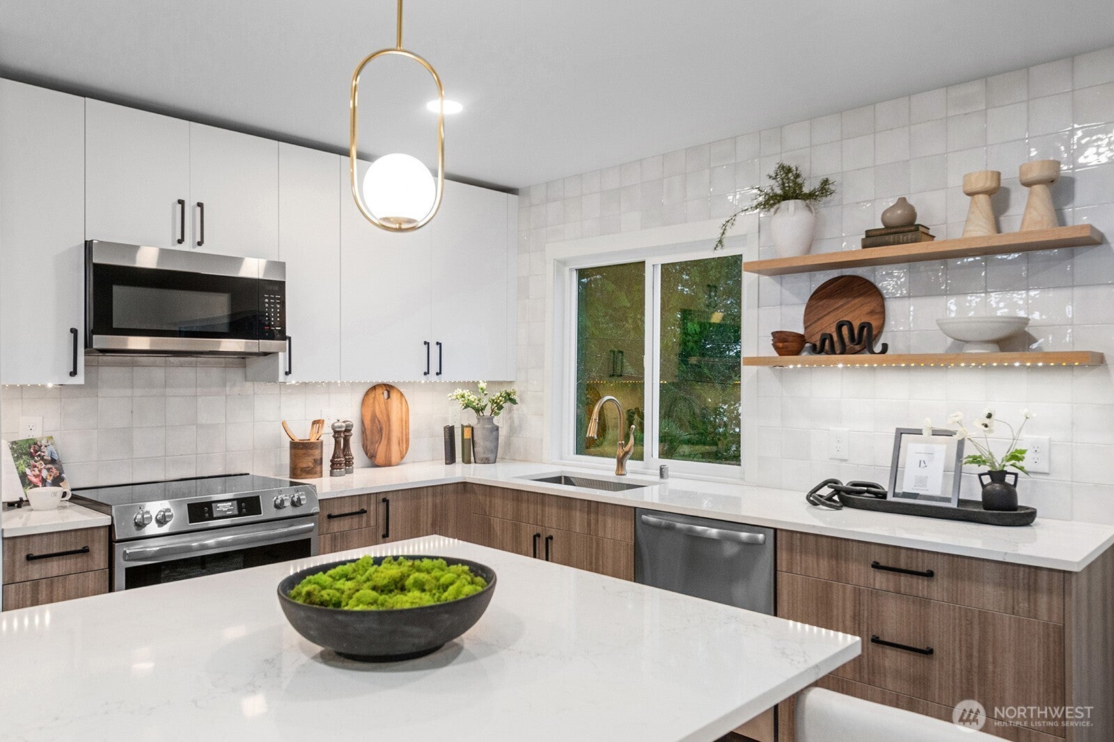 Seattle, Washington, 98125, United States, 4 Bedrooms Bedrooms, ,4 BathroomsBathrooms,Residential,Active,1988485