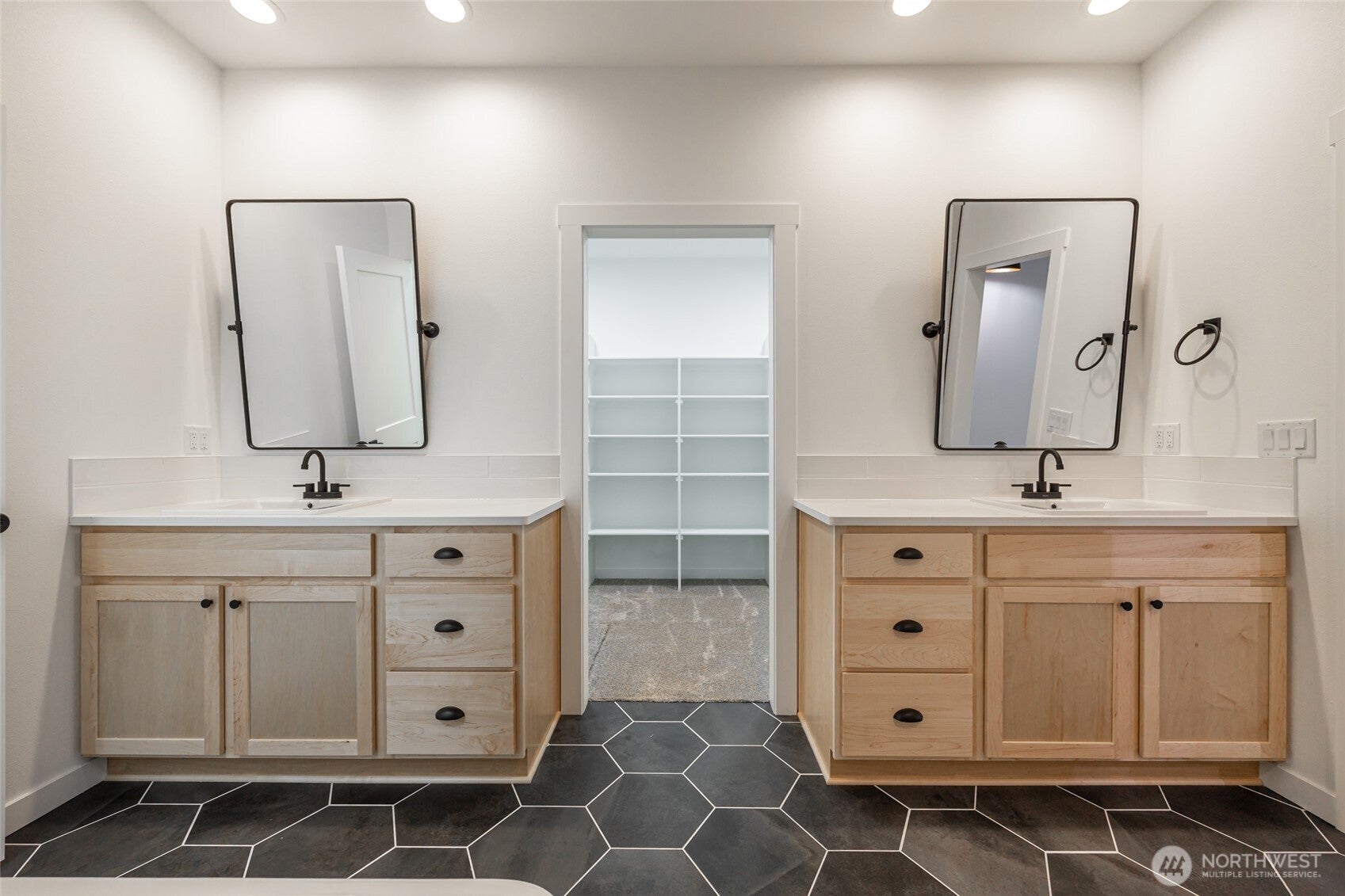 Kennewick, Washington, 99338, United States, 4 Bedrooms Bedrooms, ,3 BathroomsBathrooms,Residential,Active,1996297