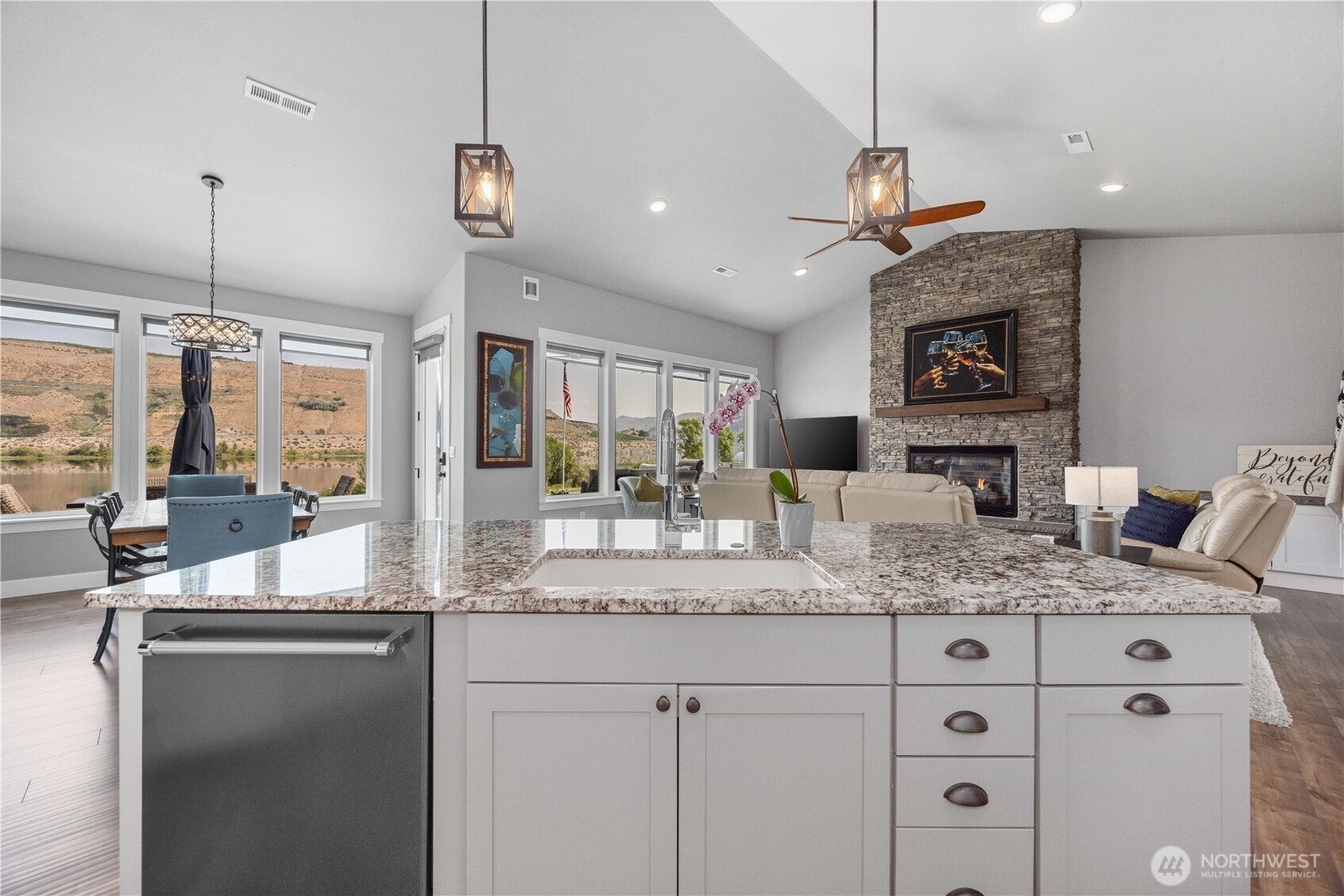 Orondo, Washington, 98843, United States, 4 Bedrooms Bedrooms, ,2 BathroomsBathrooms,Residential,Active,1919394