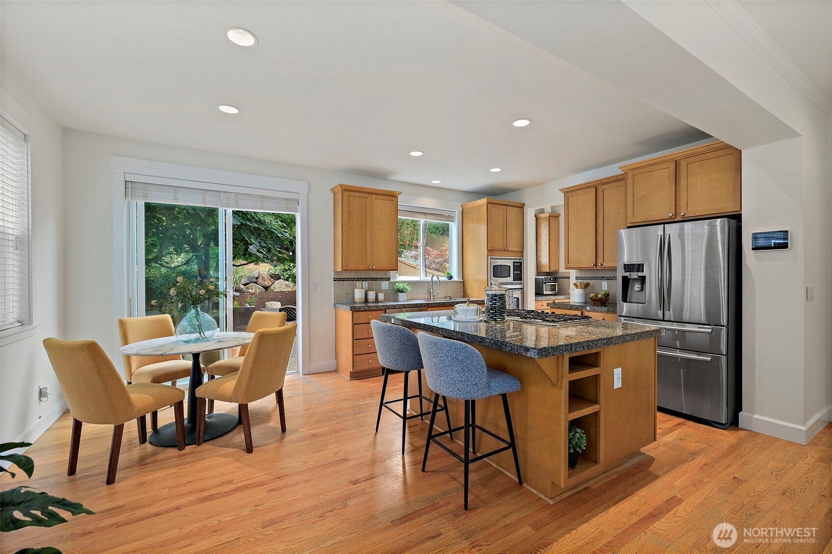 Snoqualmie, Washington, 98065, United States, 4 Bedrooms Bedrooms, ,4 BathroomsBathrooms,Residential,Pending,2009402