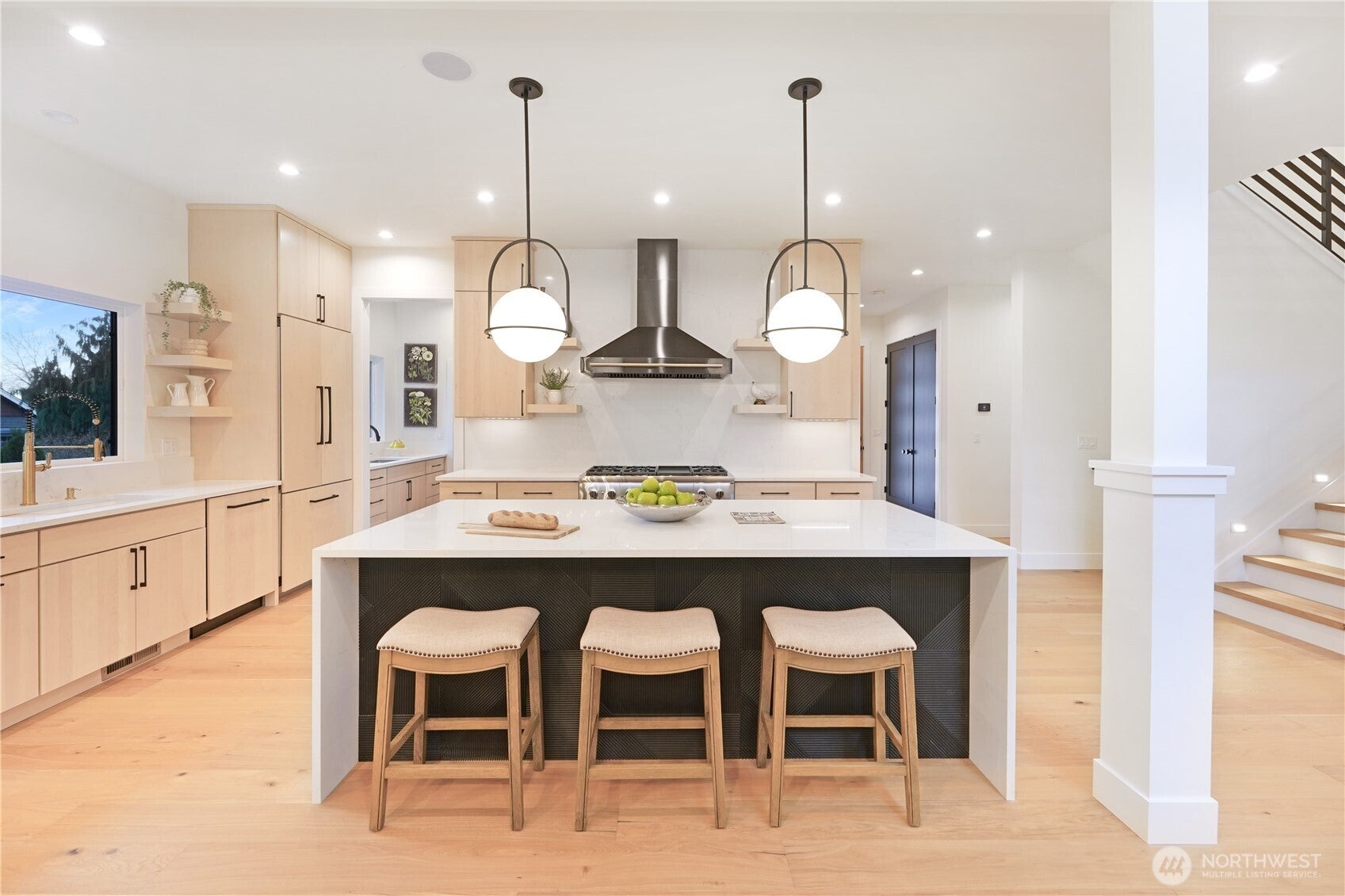 Kirkland, Washington, 98033, United States, 6 Bedrooms Bedrooms, ,7 BathroomsBathrooms,Residential,Active,2001374