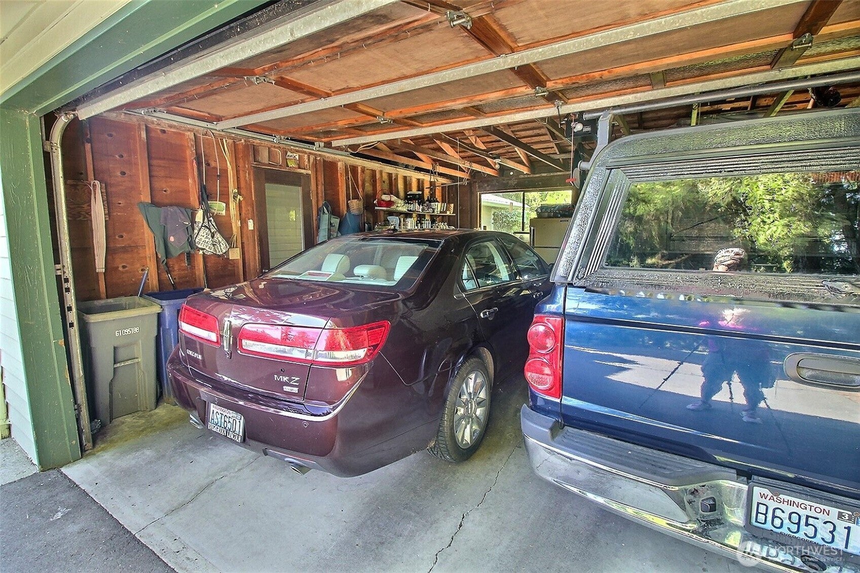Sammamish, Washington, 98075, United States, 2 Bedrooms Bedrooms, ,2 BathroomsBathrooms,Residential,Active,1941345