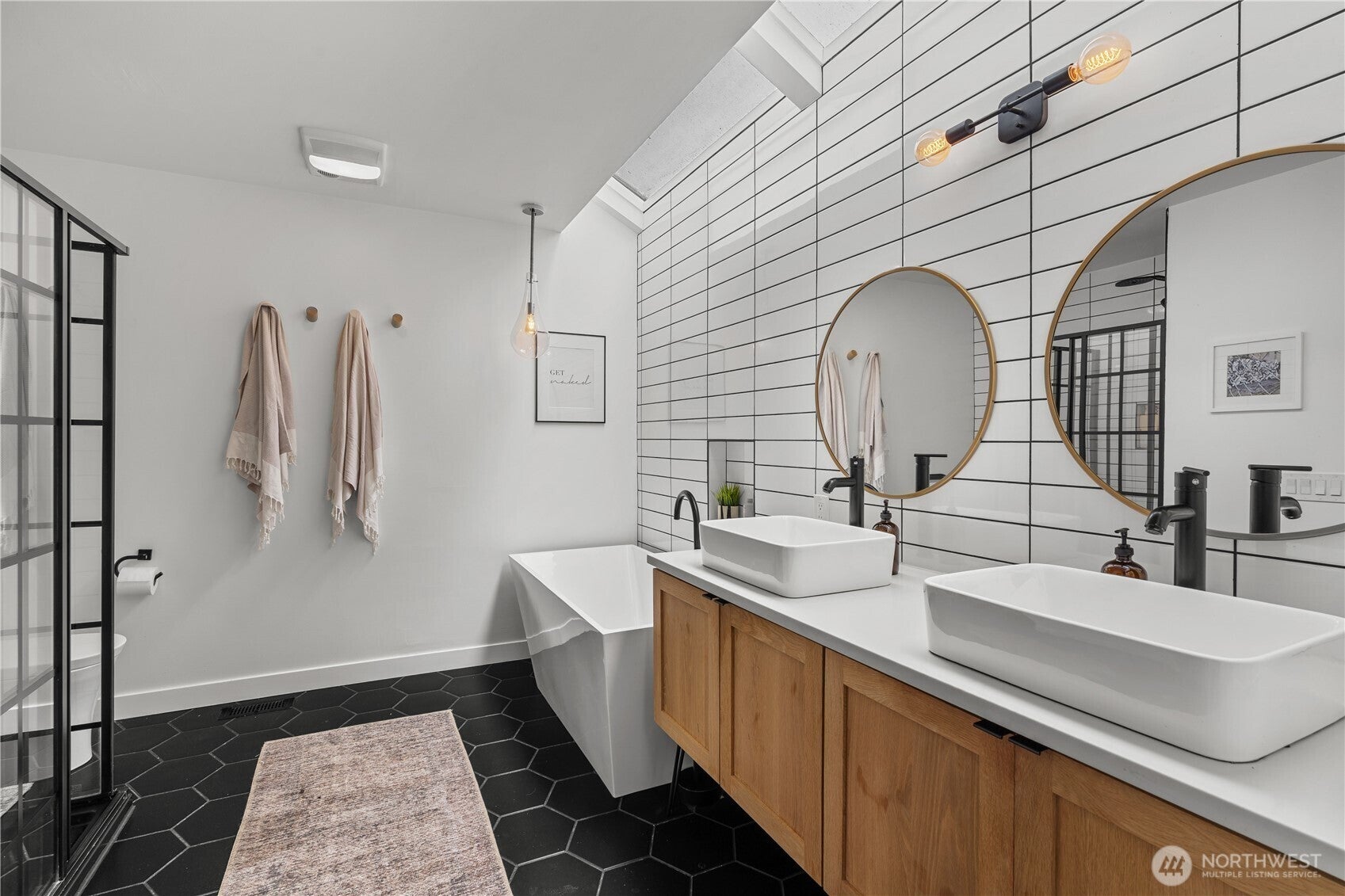 Issaquah, Washington, 98027, United States, 4 Bedrooms Bedrooms, ,3 BathroomsBathrooms,Residential,Active,1892612