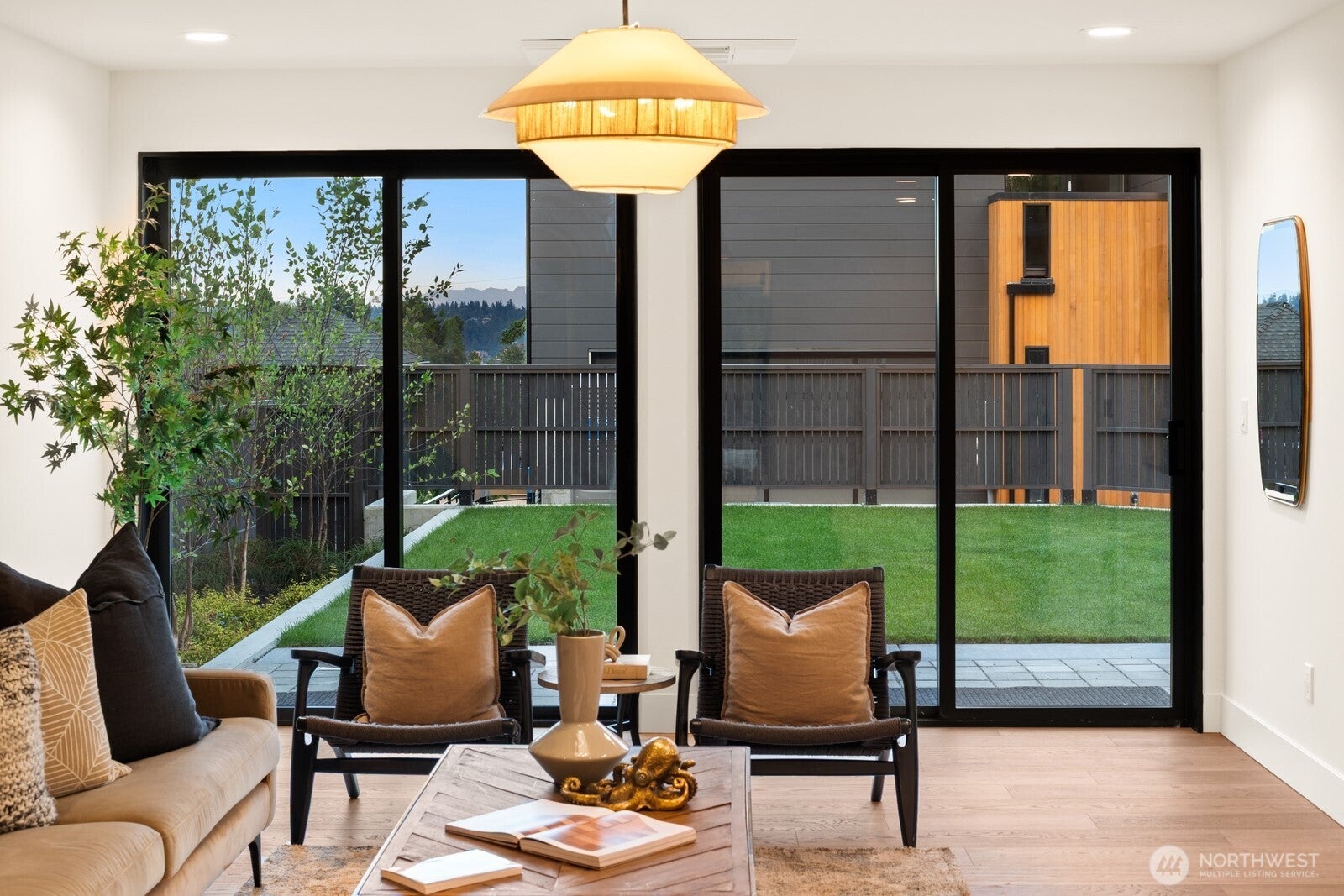 Seattle, Washington, 98118, United States, 5 Bedrooms Bedrooms, ,4 BathroomsBathrooms,Residential,Active,1909862