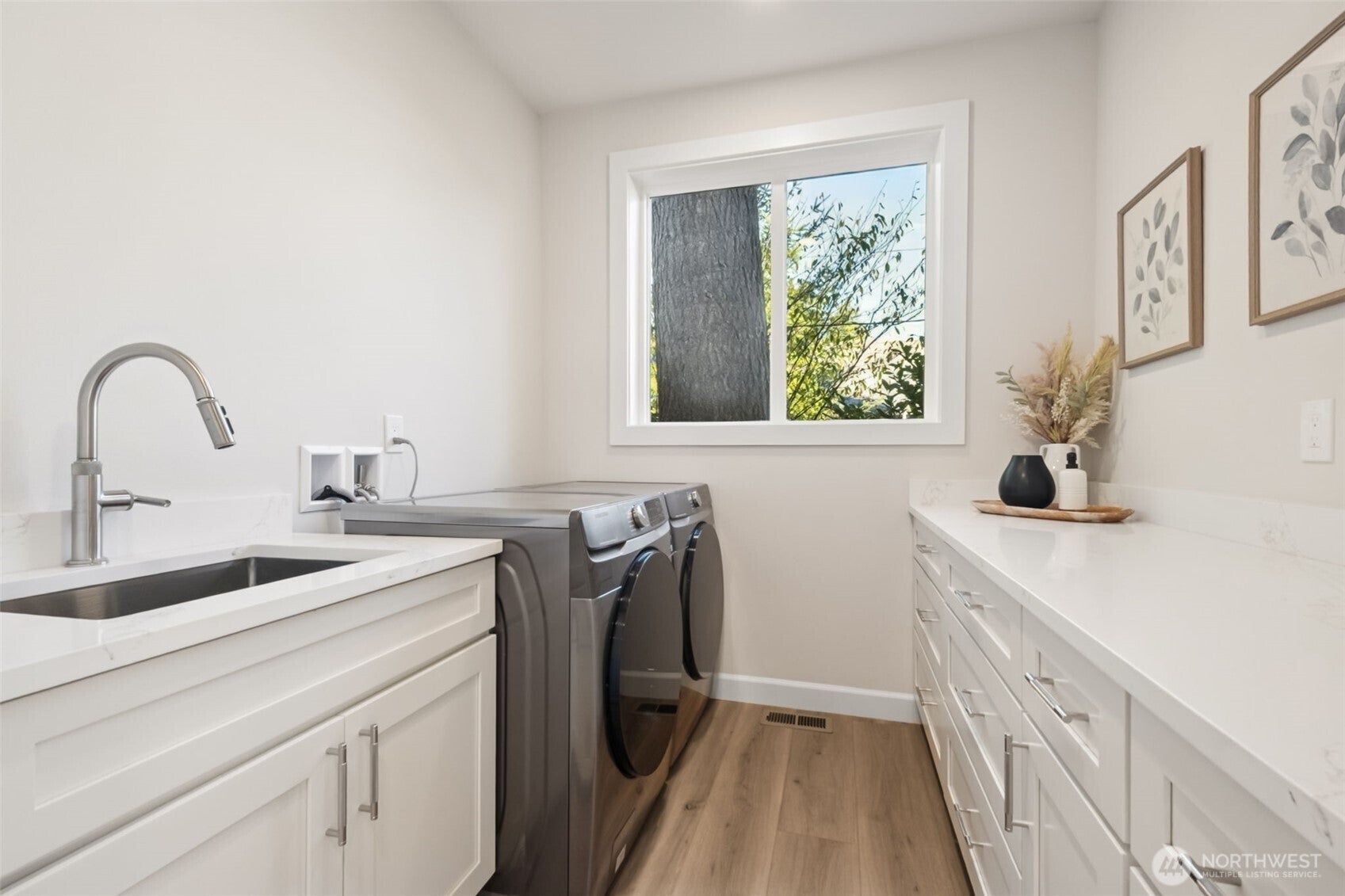 Maple Valley, Washington, 98038, United States, 4 Bedrooms Bedrooms, ,4 BathroomsBathrooms,Residential,Active,1965803