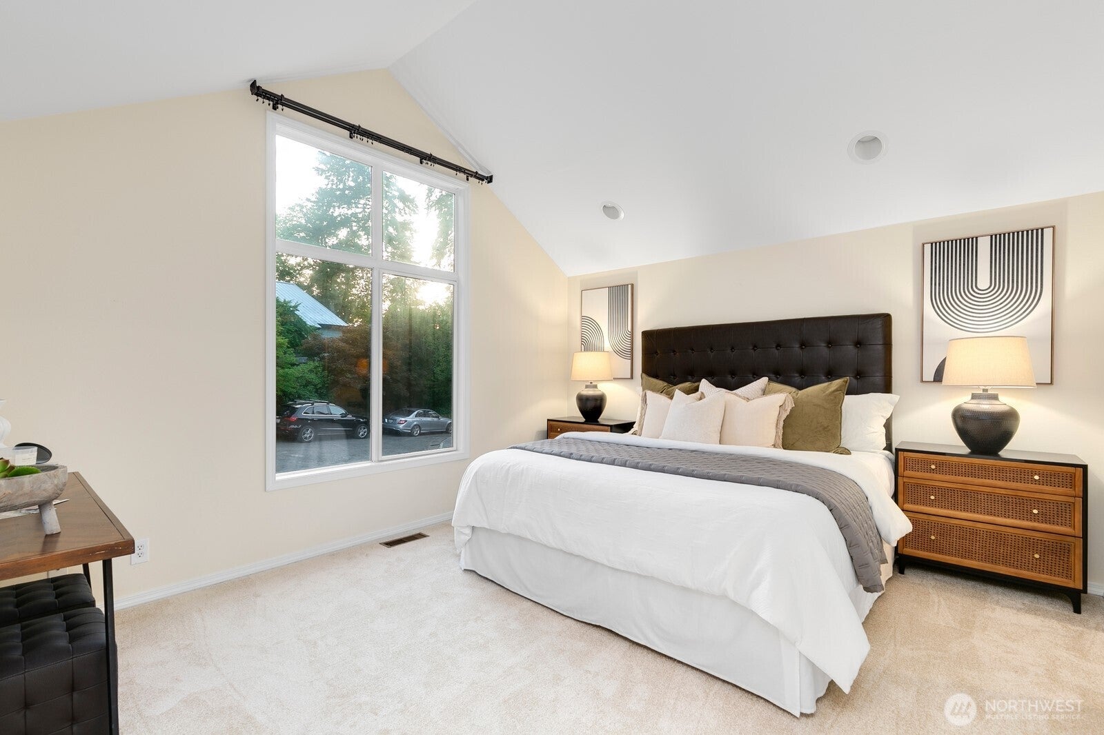 Kirkland, Washington, 98033, United States, 4 Bedrooms Bedrooms, ,3 BathroomsBathrooms,Residential,Active,1909901