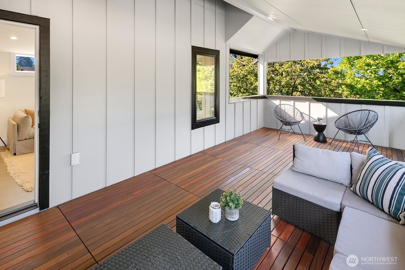 Seattle, Washington, 98115, United States, 4 Bedrooms Bedrooms, ,4 BathroomsBathrooms,Residential,Active,1988432