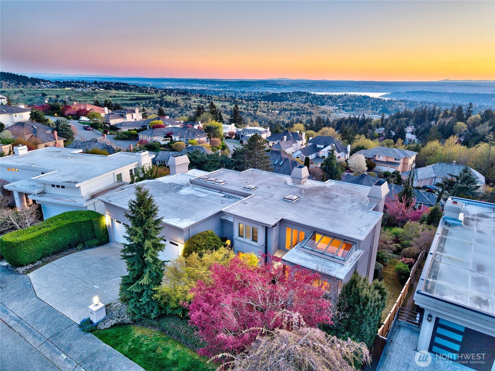 Bellevue, Washington, 98006, United States, 5 Bedrooms Bedrooms, ,6 BathroomsBathrooms,Residential,Active,1871218