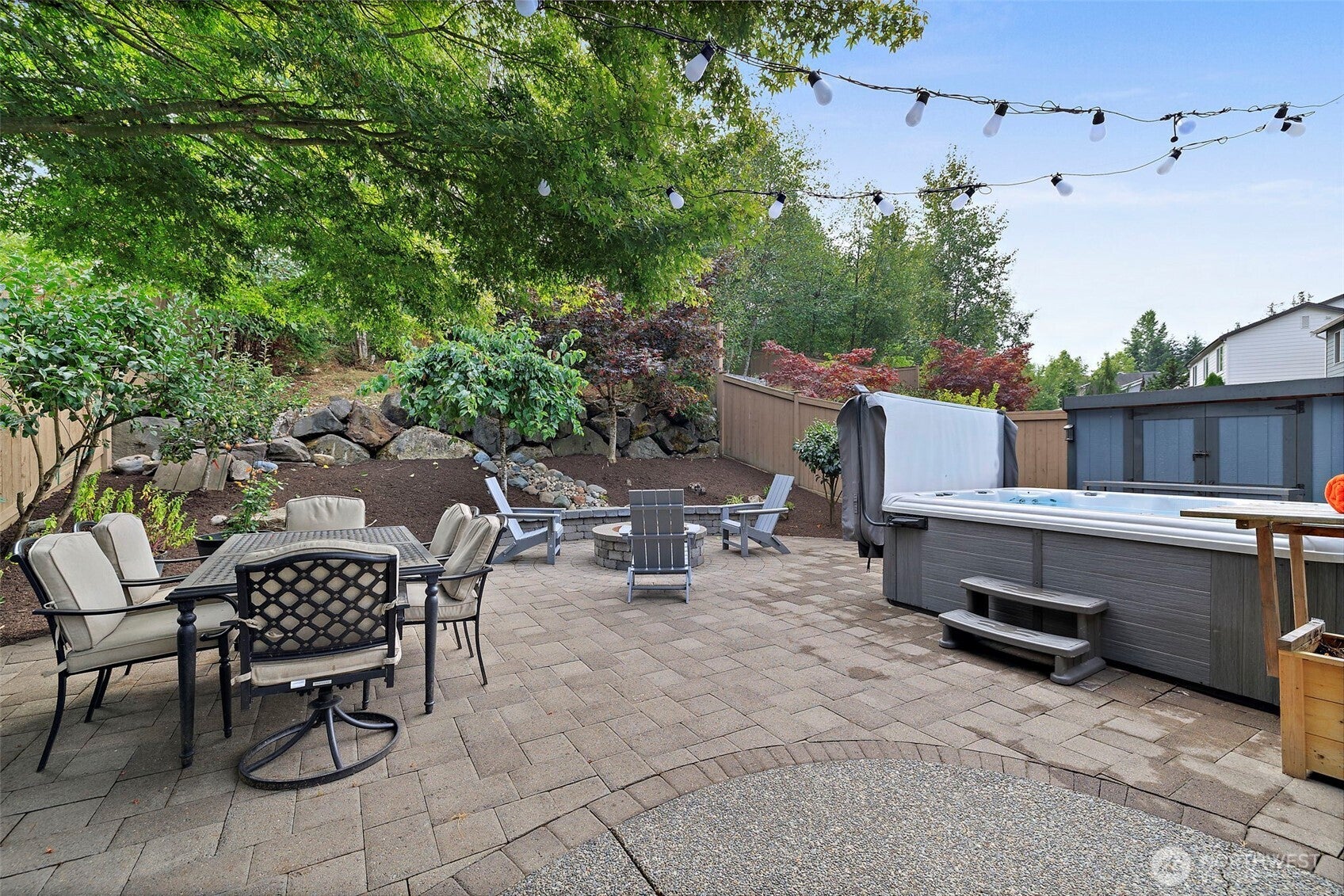 Snoqualmie, Washington, 98065, United States, 4 Bedrooms Bedrooms, ,4 BathroomsBathrooms,Residential,Pending,2009402