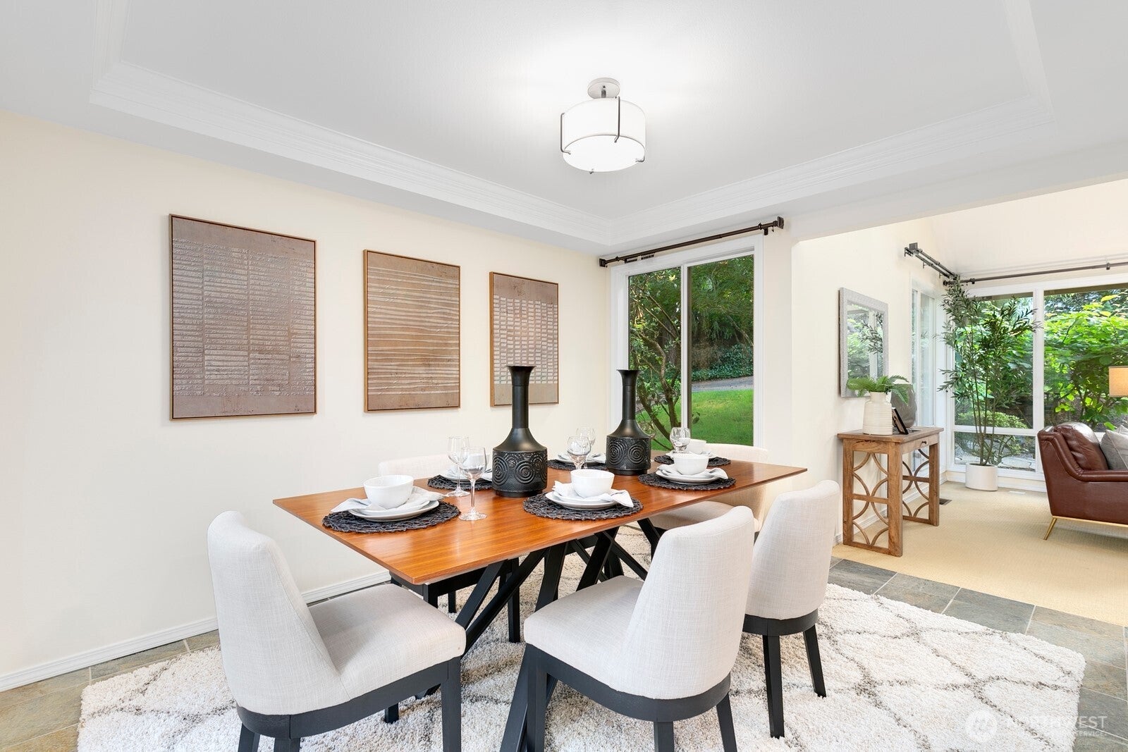 Kirkland, Washington, 98033, United States, 4 Bedrooms Bedrooms, ,3 BathroomsBathrooms,Residential,Active,1909901