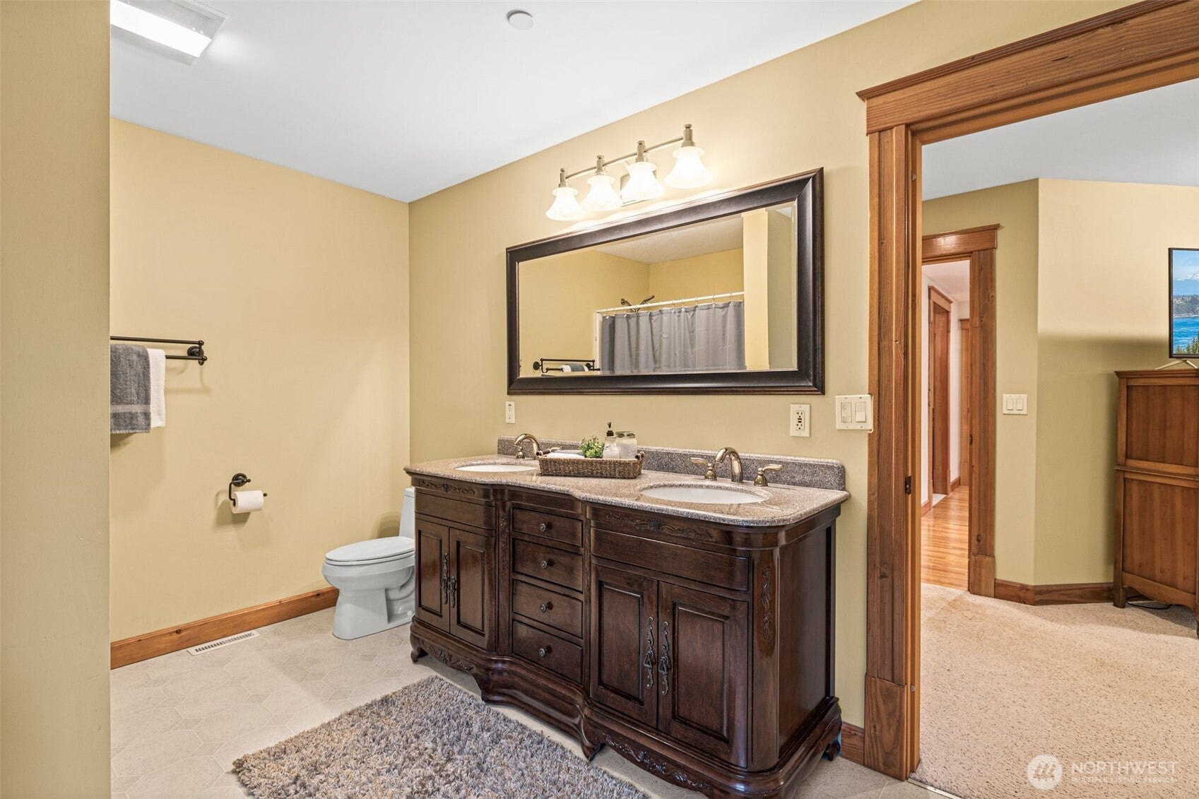 Kent, Washington, 98042, United States, 4 Bedrooms Bedrooms, ,4 BathroomsBathrooms,Residential,Active,1908132