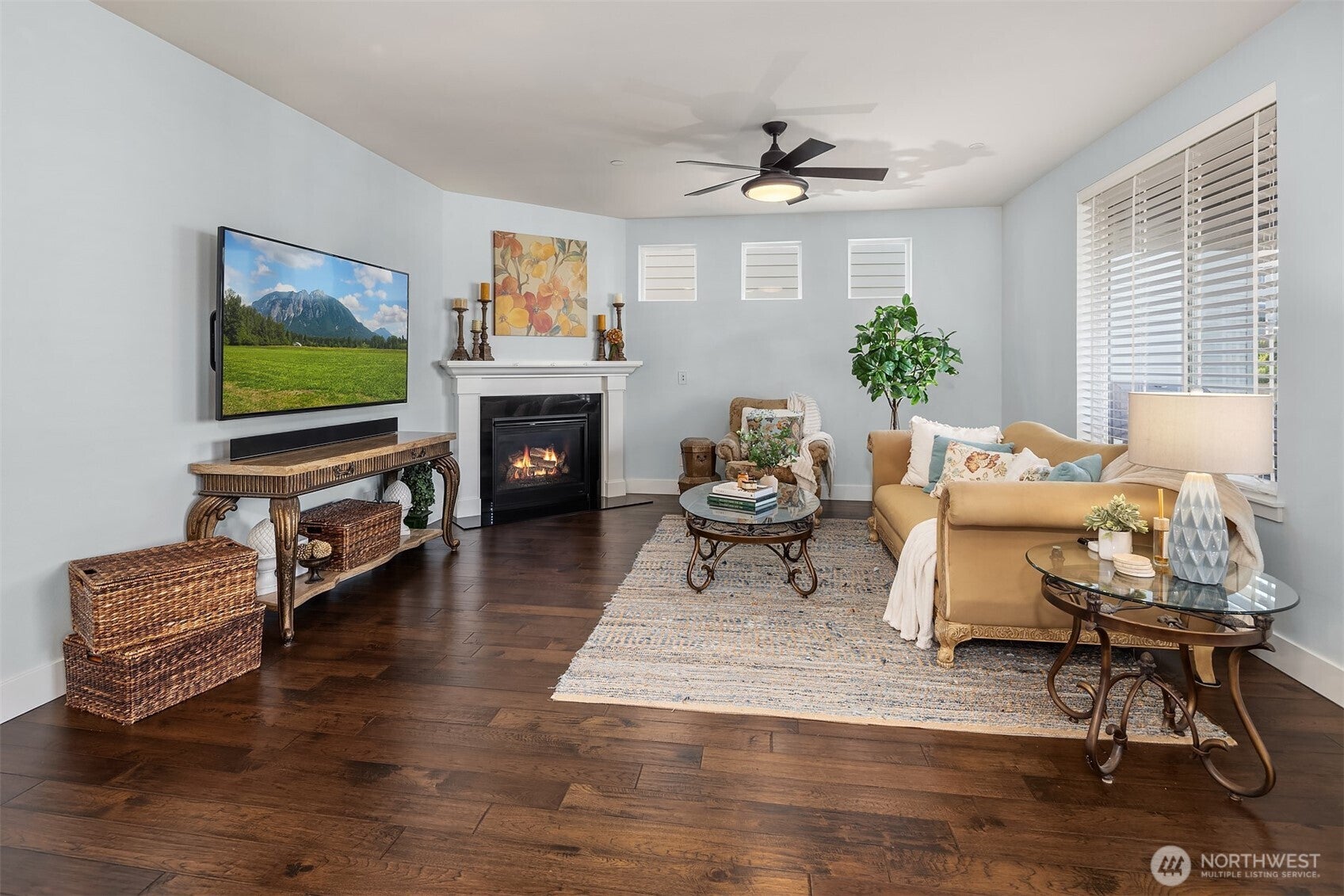 Snoqualmie, Washington, 98065, United States, 5 Bedrooms Bedrooms, ,4 BathroomsBathrooms,Residential,Active,1995292