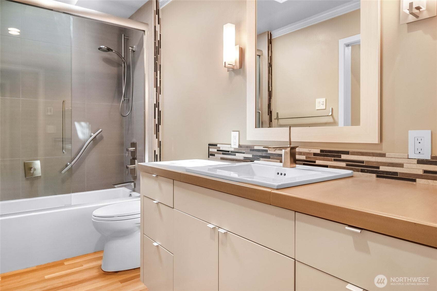 Medina, Washington, 98039, United States, 3 Bedrooms Bedrooms, ,3 BathroomsBathrooms,Residential,Active,1781504