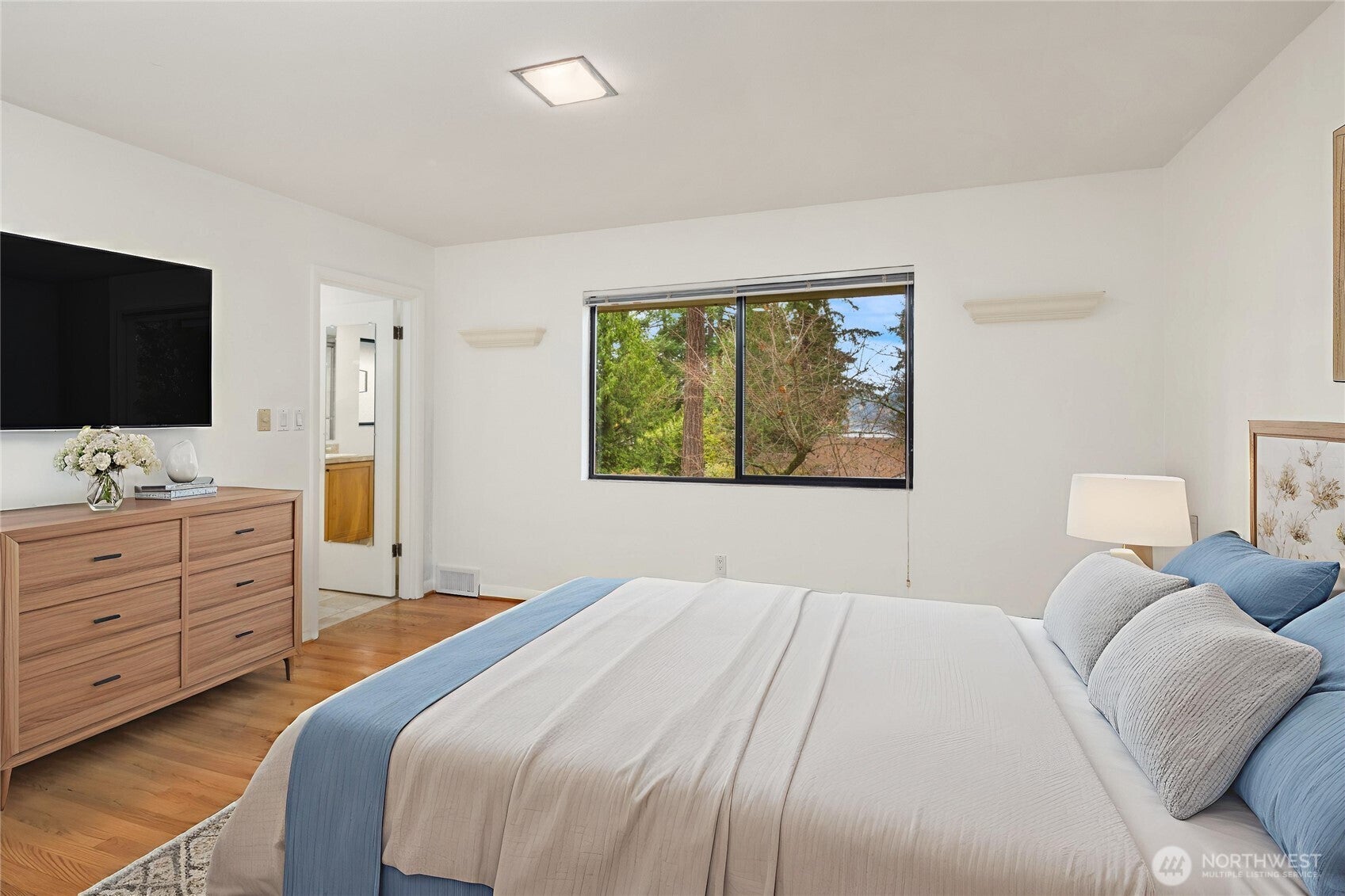 Seattle, Washington, 98125, United States, 7 Bedrooms Bedrooms, ,3 BathroomsBathrooms,Residential,Active,1999918