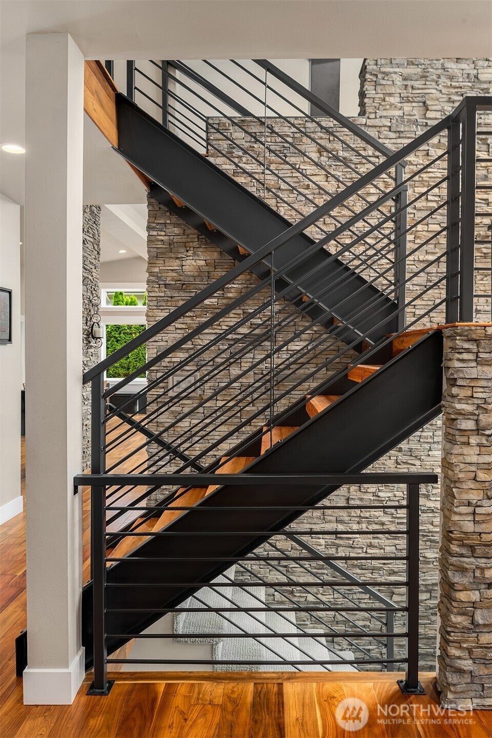 Kirkland, Washington, 98033, United States, 4 Bedrooms Bedrooms, ,5 BathroomsBathrooms,Residential,Active,1973549