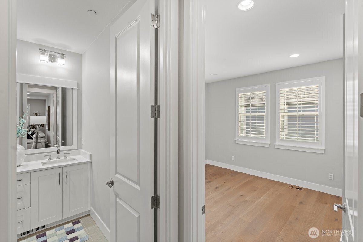 Bothell, Washington, 98021, United States, 4 Bedrooms Bedrooms, ,5 BathroomsBathrooms,Residential,Active,1860296