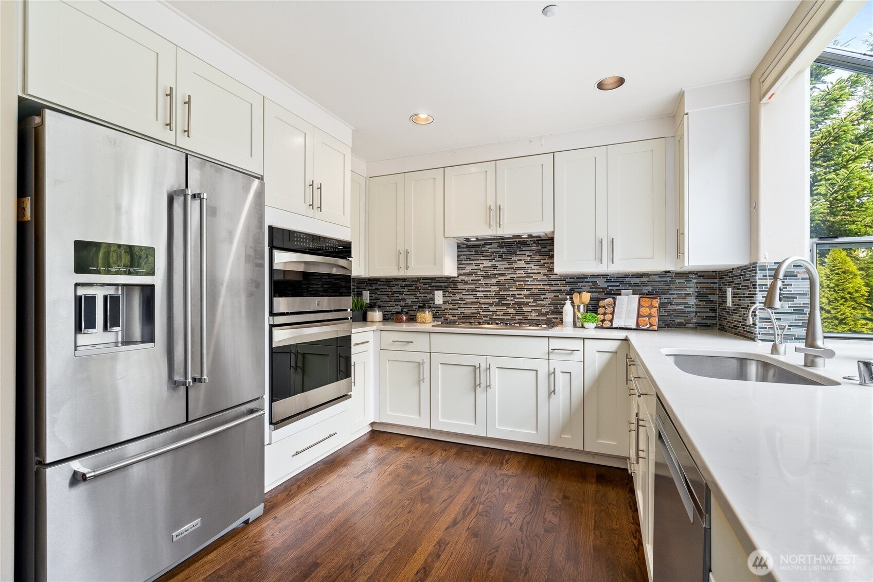 Issaquah, Washington, 98027, United States, 4 Bedrooms Bedrooms, ,2 BathroomsBathrooms,Residential,Active,1914844