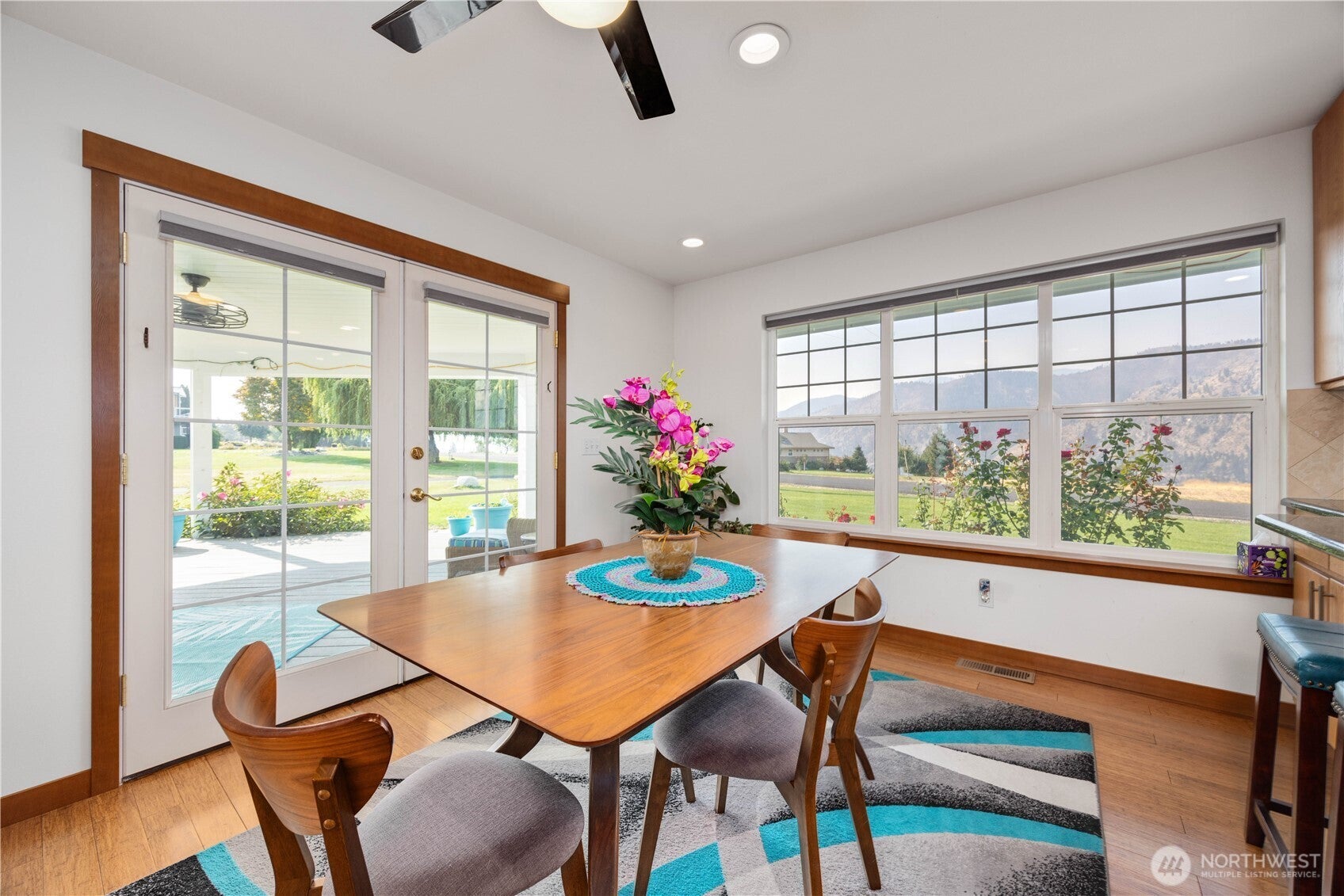 Manson, Washington, 98831, United States, 3 Bedrooms Bedrooms, ,3 BathroomsBathrooms,Residential,Active,1946323
