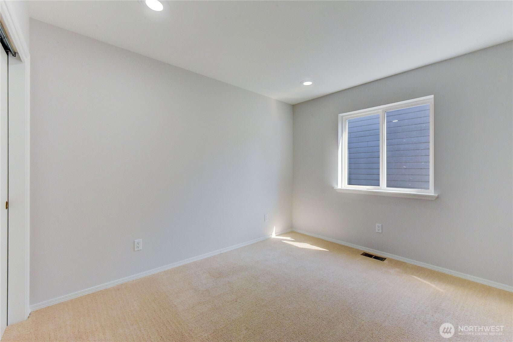 Kenmore, Washington, 98028, United States, 4 Bedrooms Bedrooms, ,3 BathroomsBathrooms,Residential,Pending,1824038