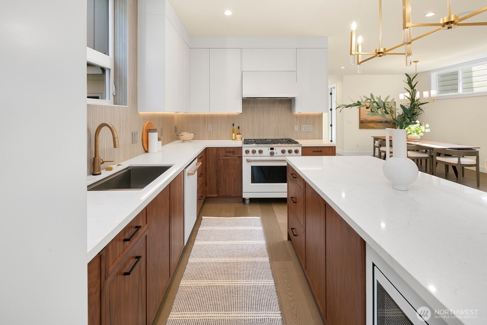 Seattle, Washington, 98115, United States, 4 Bedrooms Bedrooms, ,4 BathroomsBathrooms,Residential,Active,1934821