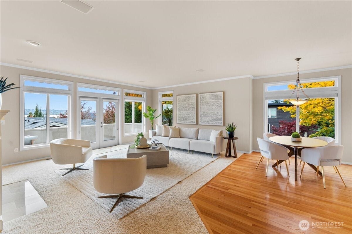 Kirkland, Washington, 98033, United States, 3 Bedrooms Bedrooms, ,2 BathroomsBathrooms,Residential,Active,1968423