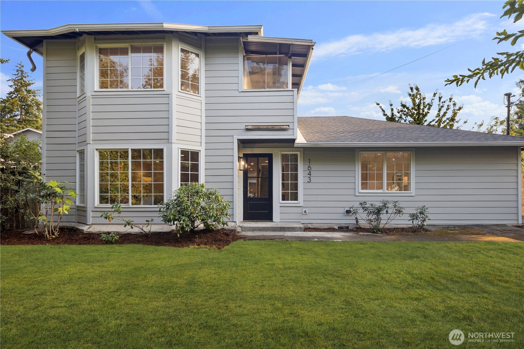Shoreline, Washington, 98133, United States, 4 Bedrooms Bedrooms, ,3 BathroomsBathrooms,Residential,Active,1944038