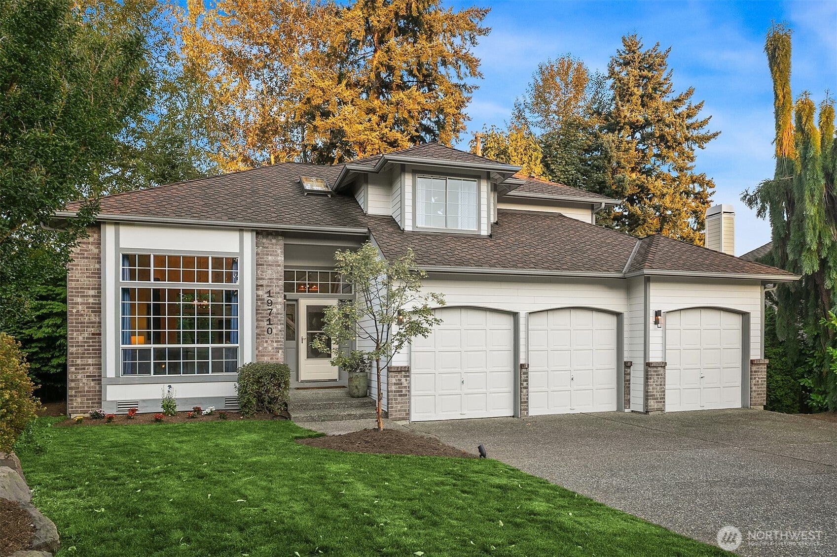 Woodinville, Washington, 98072, United States, 3 Bedrooms Bedrooms, ,3 BathroomsBathrooms,Residential,Active,1945838