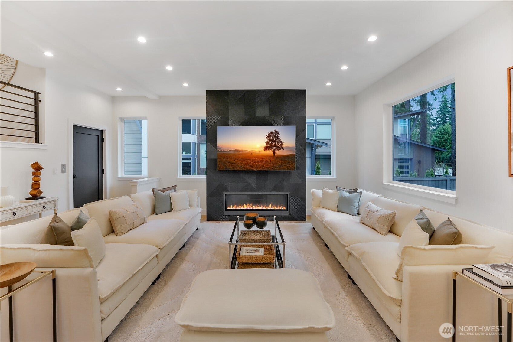 Kirkland, Washington, 98033, United States, 6 Bedrooms Bedrooms, ,7 BathroomsBathrooms,Residential,Active,2001374