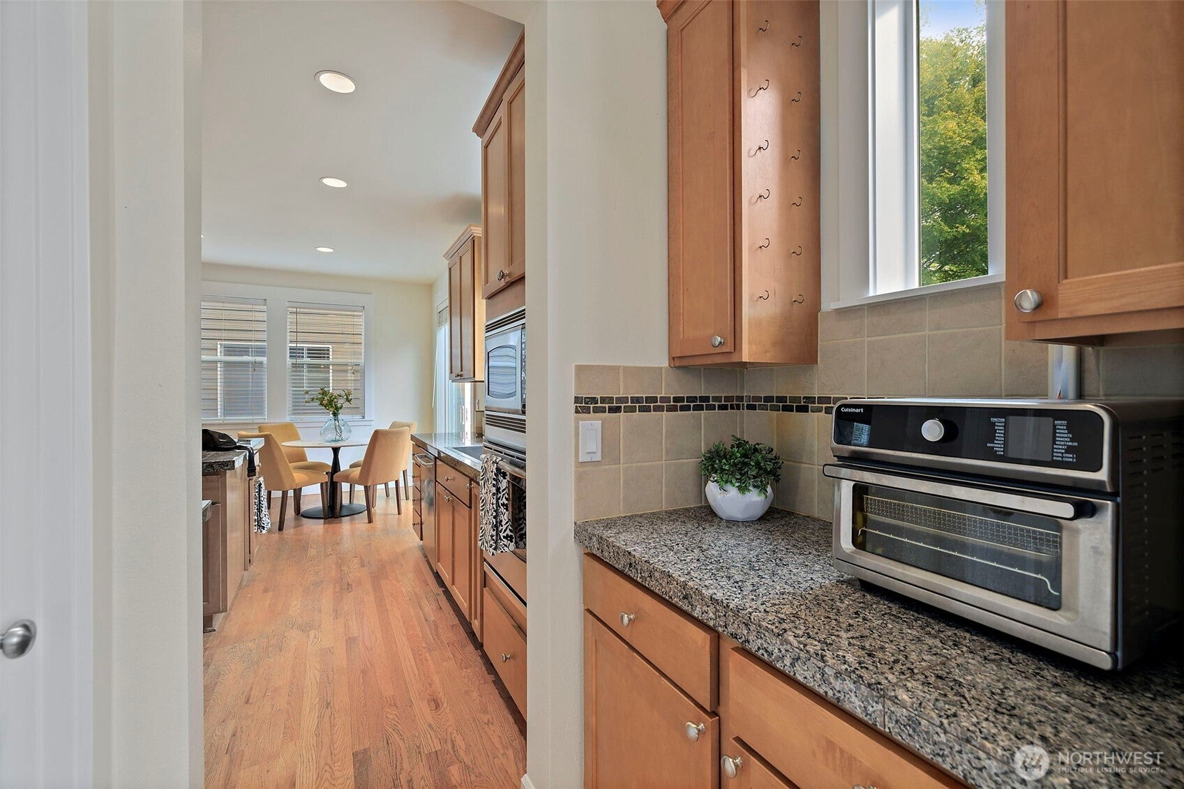 Snoqualmie, Washington, 98065, United States, 4 Bedrooms Bedrooms, ,4 BathroomsBathrooms,Residential,Pending,2009402