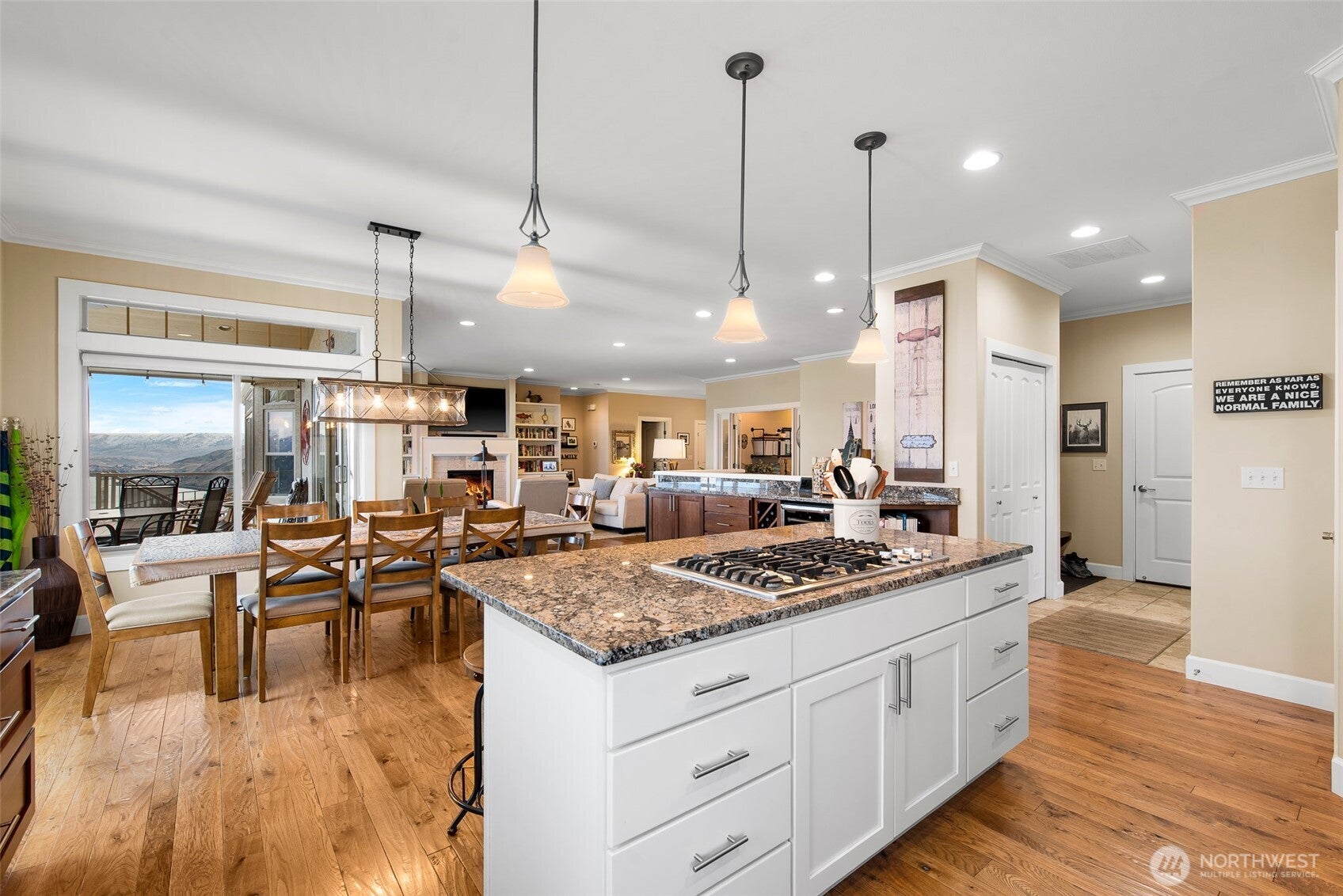 Chelan, Washington, 98816, United States, 5 Bedrooms Bedrooms, ,4 BathroomsBathrooms,Residential,Active,2009141