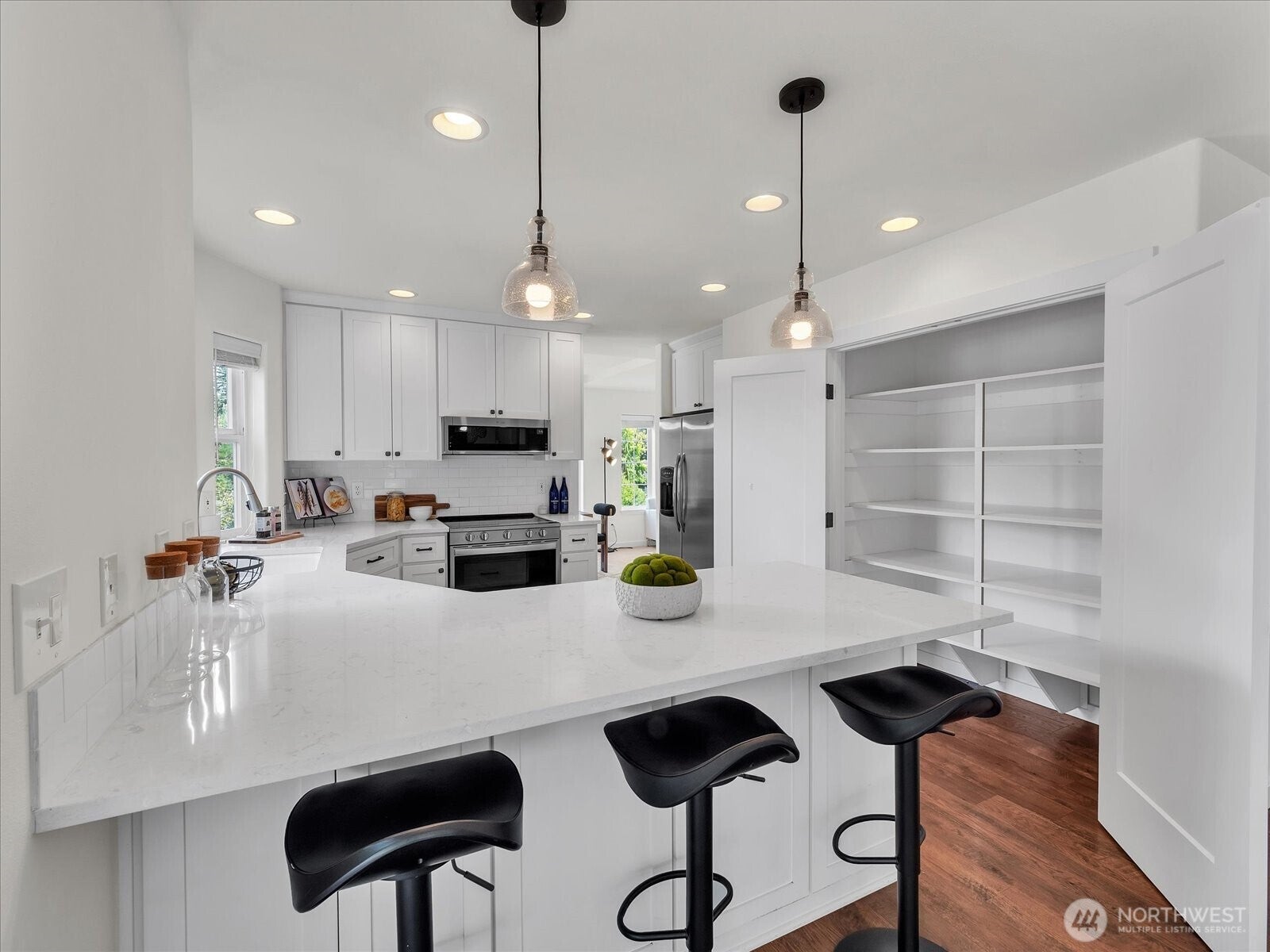 Mukilteo, Washington, 98275, United States, 5 Bedrooms Bedrooms, ,4 BathroomsBathrooms,Residential,Active,1943790