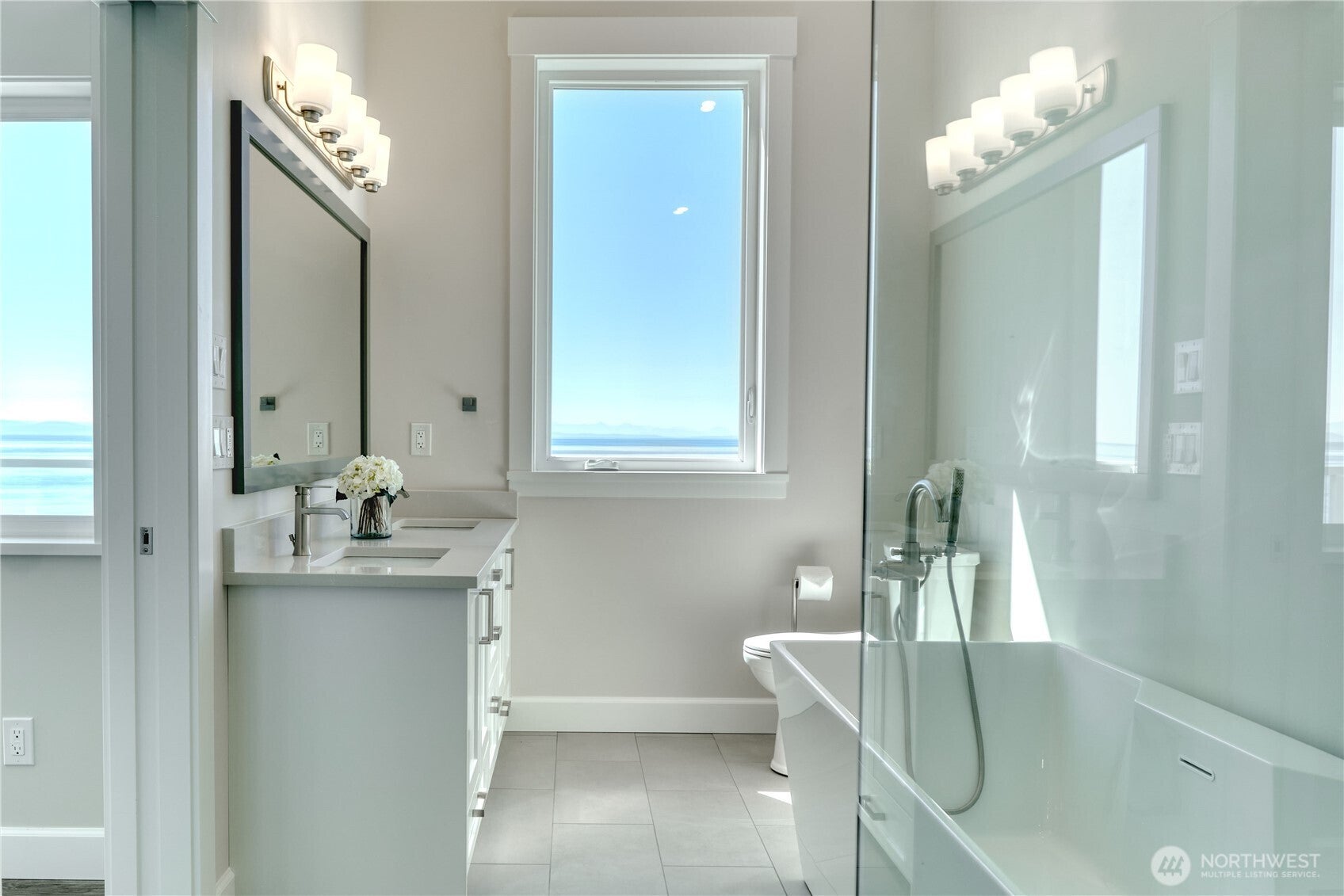 Point Roberts, Washington, 98281, United States, 2 Bedrooms Bedrooms, ,3 BathroomsBathrooms,Residential,Active,1905096