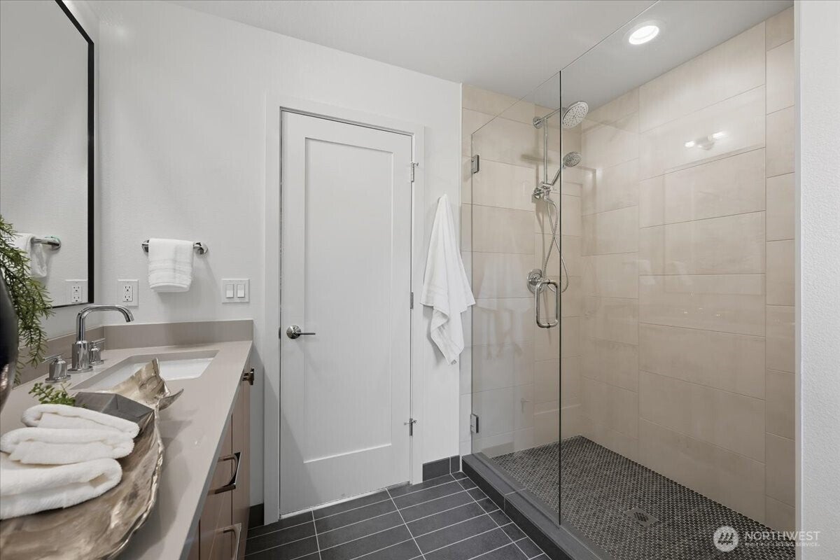 Seattle, Washington, 98125, United States, 4 Bedrooms Bedrooms, ,4 BathroomsBathrooms,Residential,Active,1943807