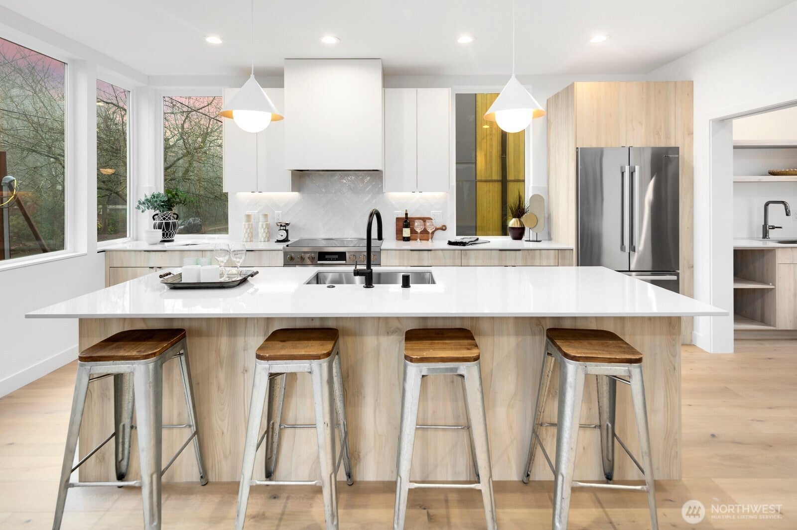 Seattle, Washington, 98122, United States, 4 Bedrooms Bedrooms, ,4 BathroomsBathrooms,Residential,Active,1992543