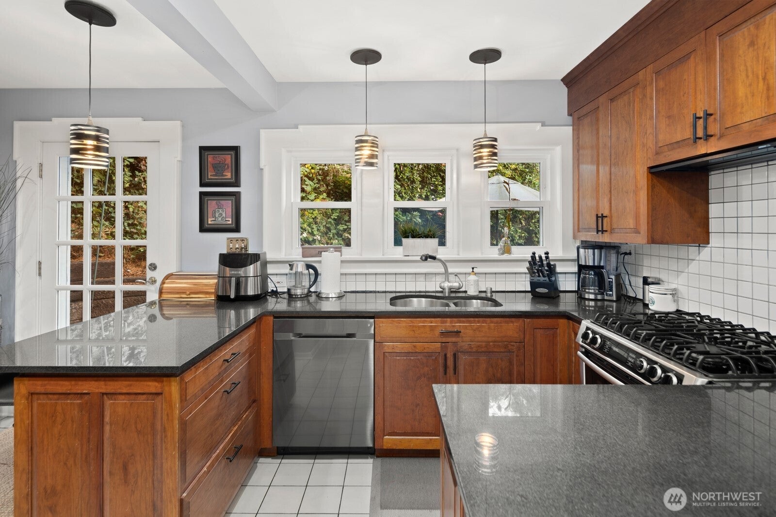 Seattle, Washington, 98122, United States, 3 Bedrooms Bedrooms, ,3 BathroomsBathrooms,Residential,Active,1988423