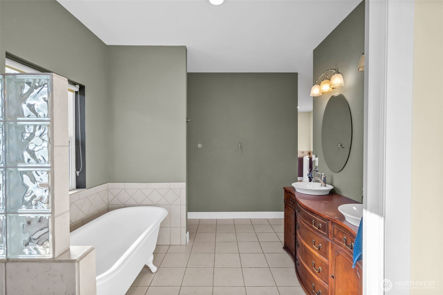 Mount Vernon, Washington, 98274, United States, 4 Bedrooms Bedrooms, ,3 BathroomsBathrooms,Residential,Active,2010914