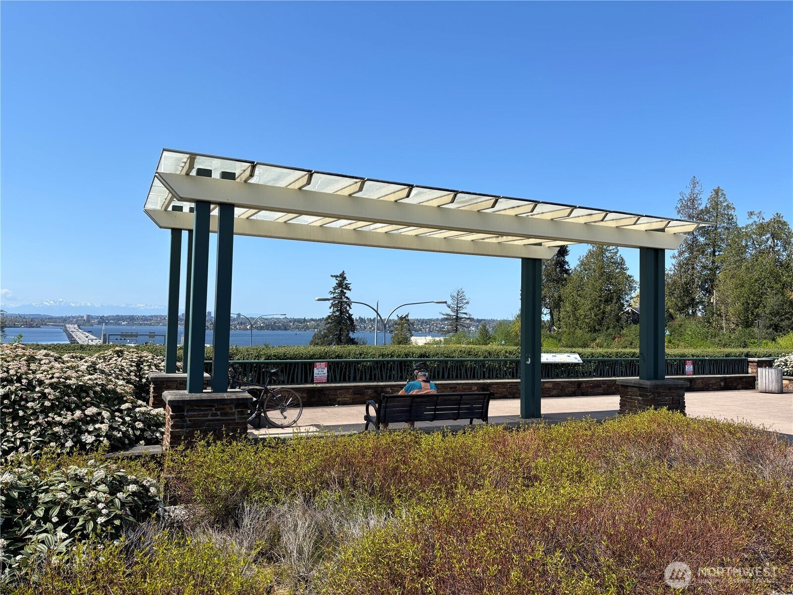 Medina, Washington, 98039, United States, 3 Bedrooms Bedrooms, ,3 BathroomsBathrooms,Residential,Active,1781504