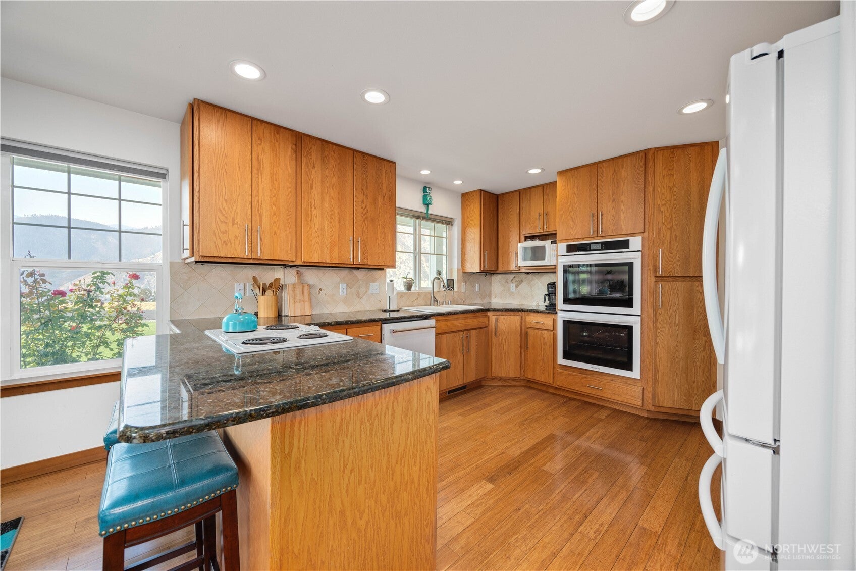 Manson, Washington, 98831, United States, 3 Bedrooms Bedrooms, ,3 BathroomsBathrooms,Residential,Active,1946323