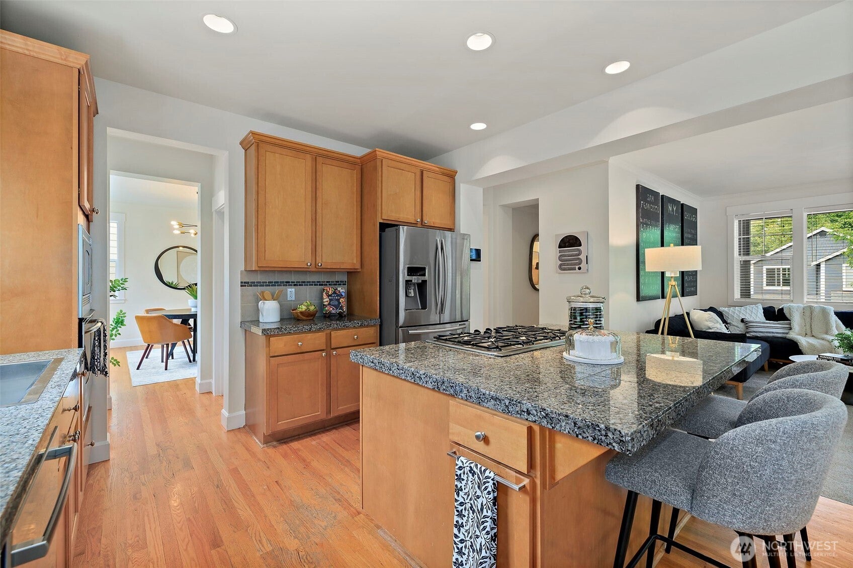 Snoqualmie, Washington, 98065, United States, 4 Bedrooms Bedrooms, ,4 BathroomsBathrooms,Residential,Pending,2009402