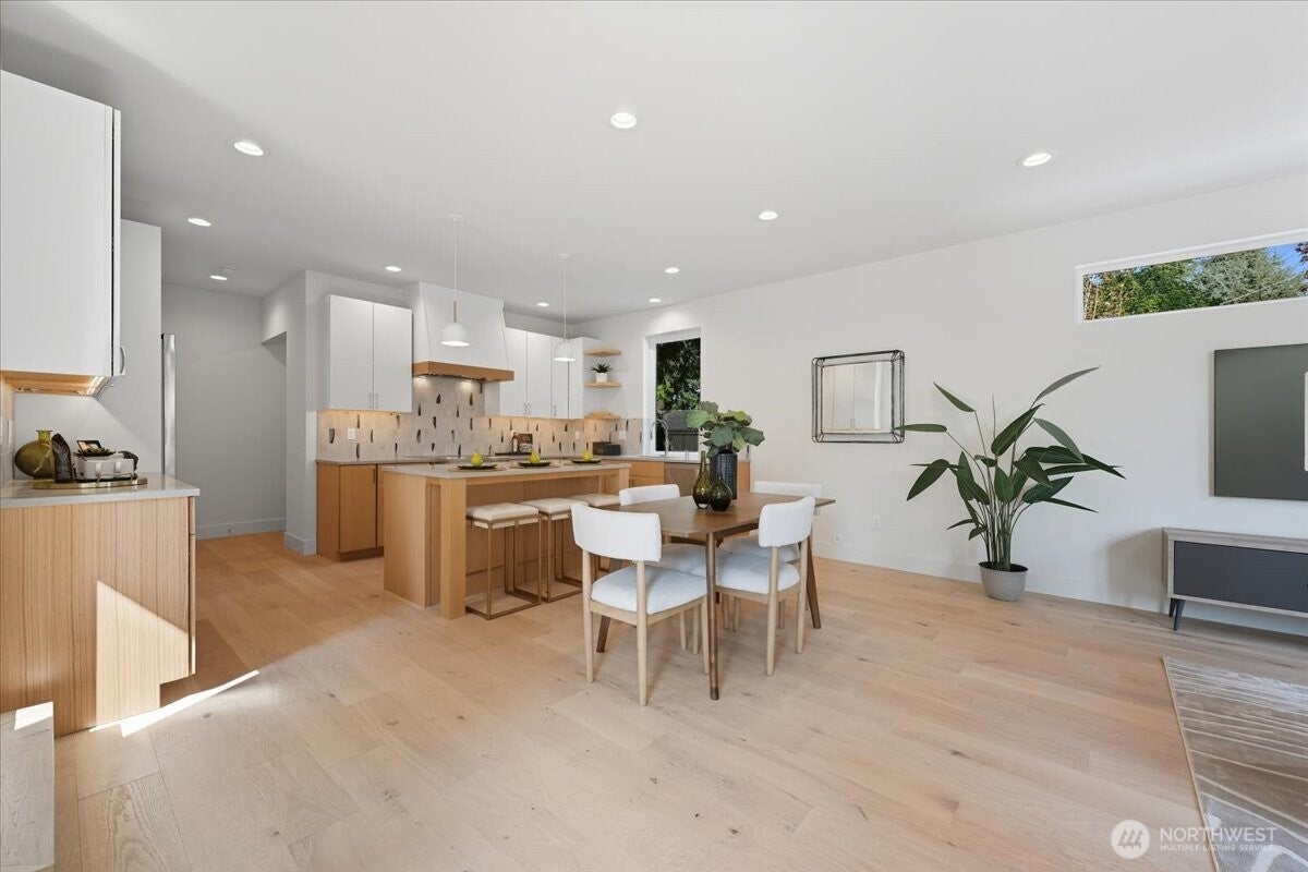 Seattle, Washington, 98125, United States, 4 Bedrooms Bedrooms, ,4 BathroomsBathrooms,Residential,Active,1943807